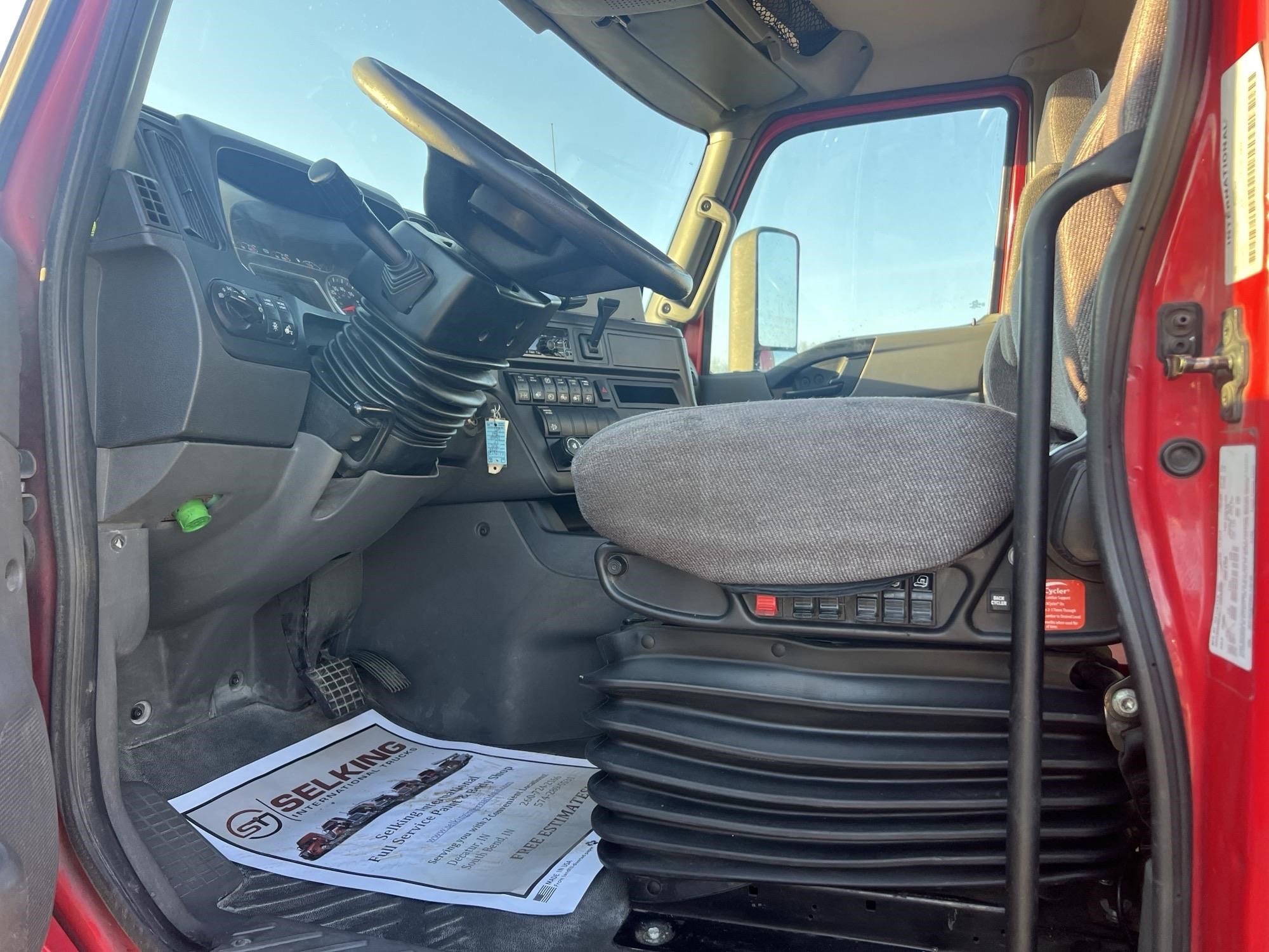 2019 INTERNATIONAL LT - image 6 of 6