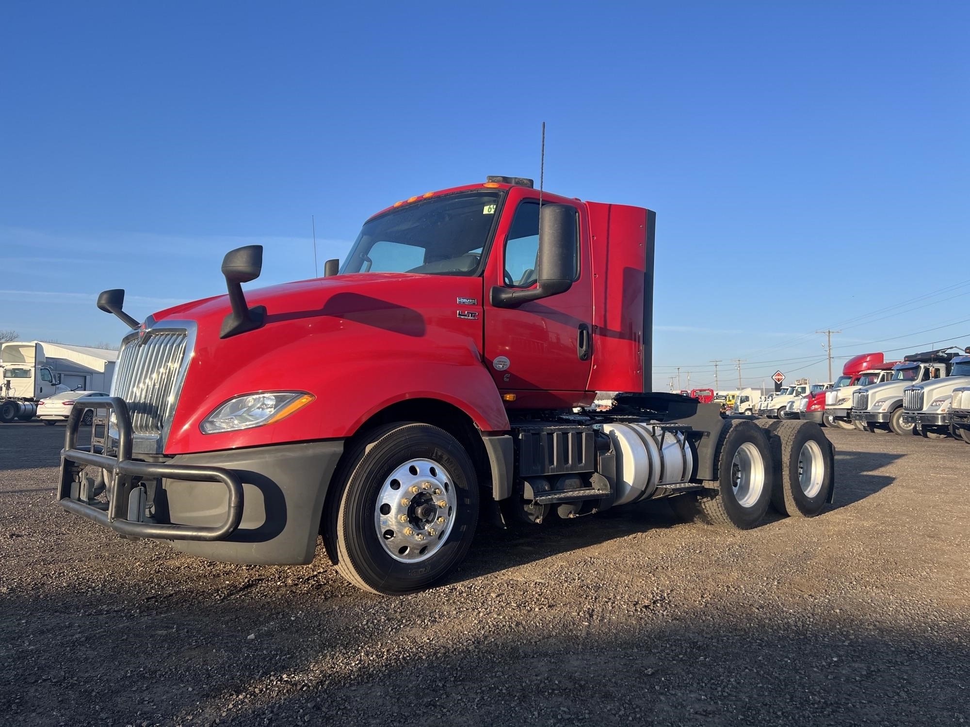 2019 INTERNATIONAL LT - image 1 of 6