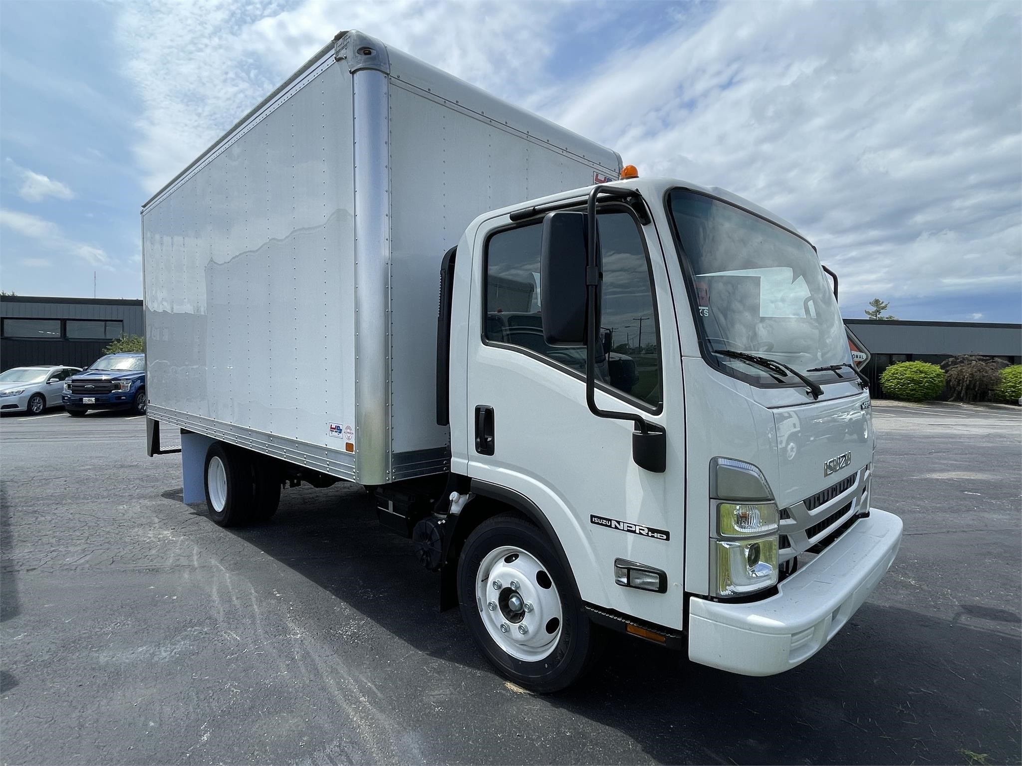 2024 ISUZU NPR HD - image 2 of 6