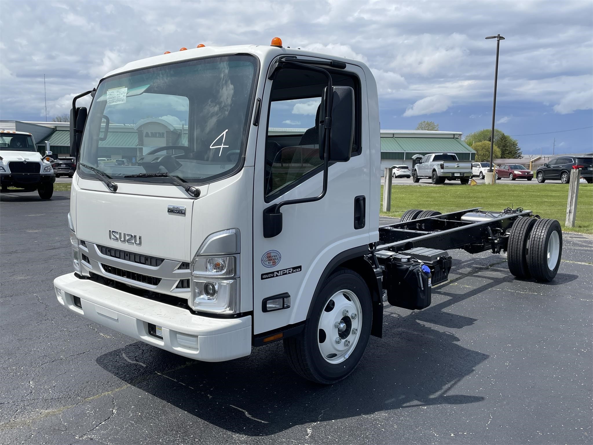 2024 ISUZU NPR XD - image 1 of 6