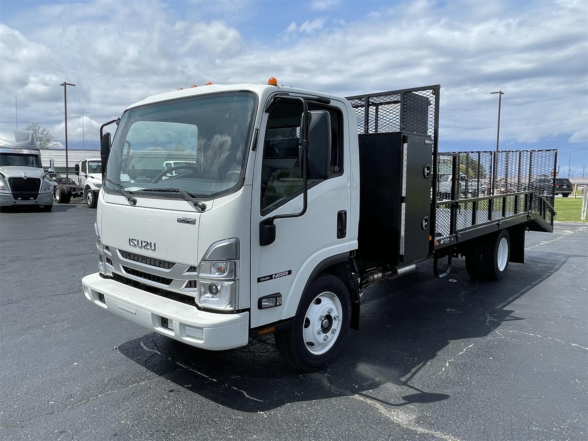 2024 ISUZU NRR - image 2 of 6