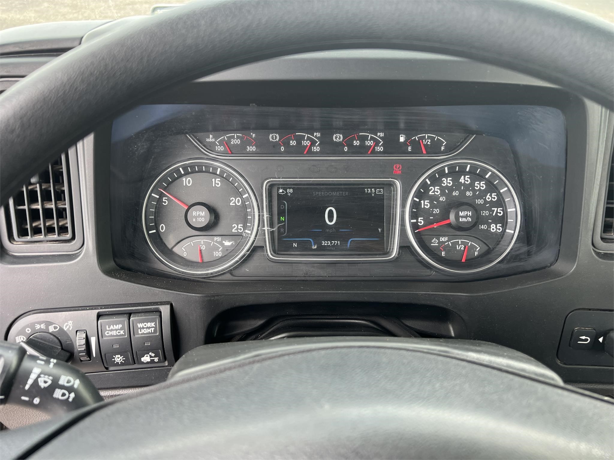 2019 INTERNATIONAL LT - image 6 of 6