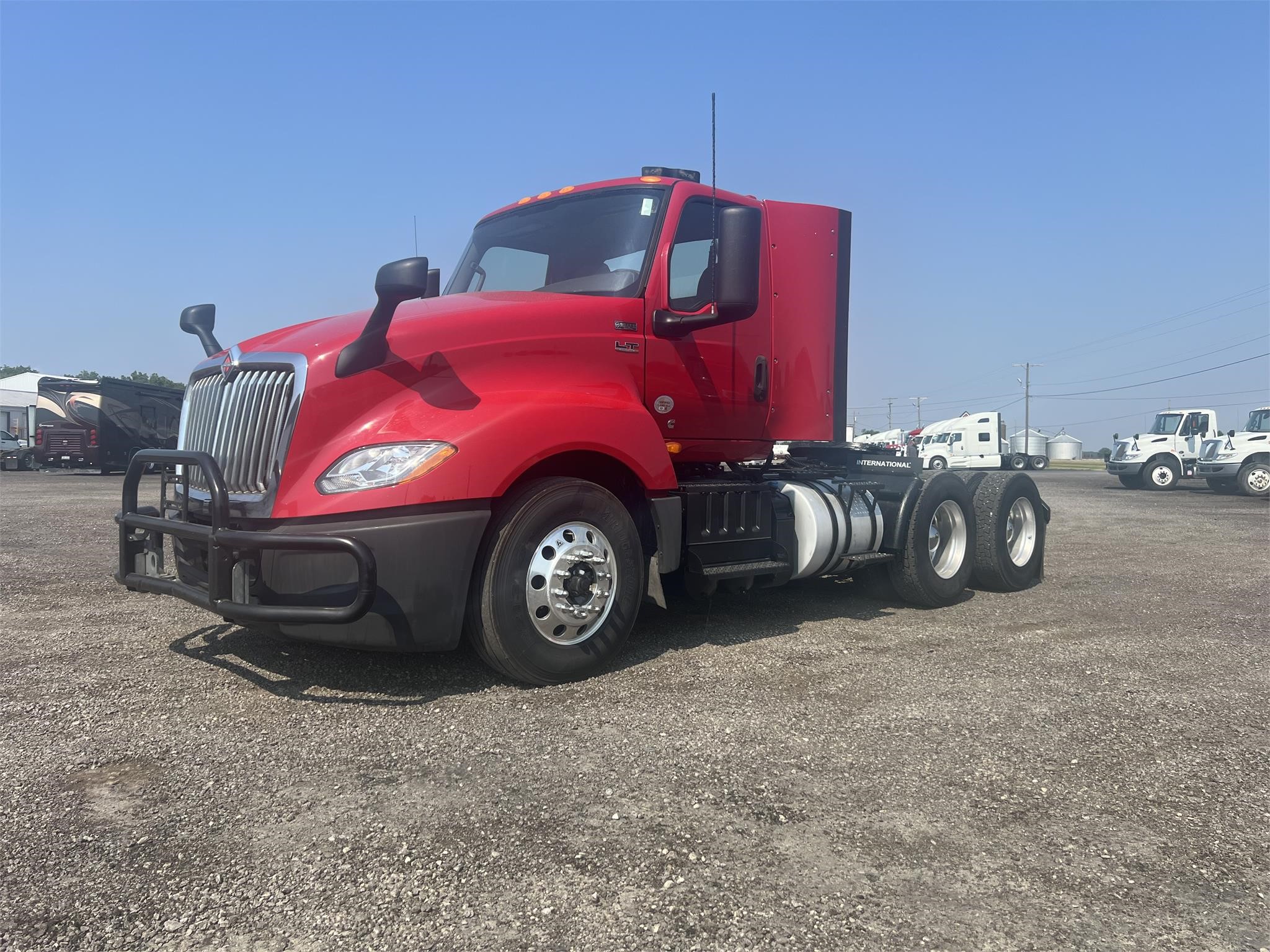 2019 INTERNATIONAL LT - image 1 of 6