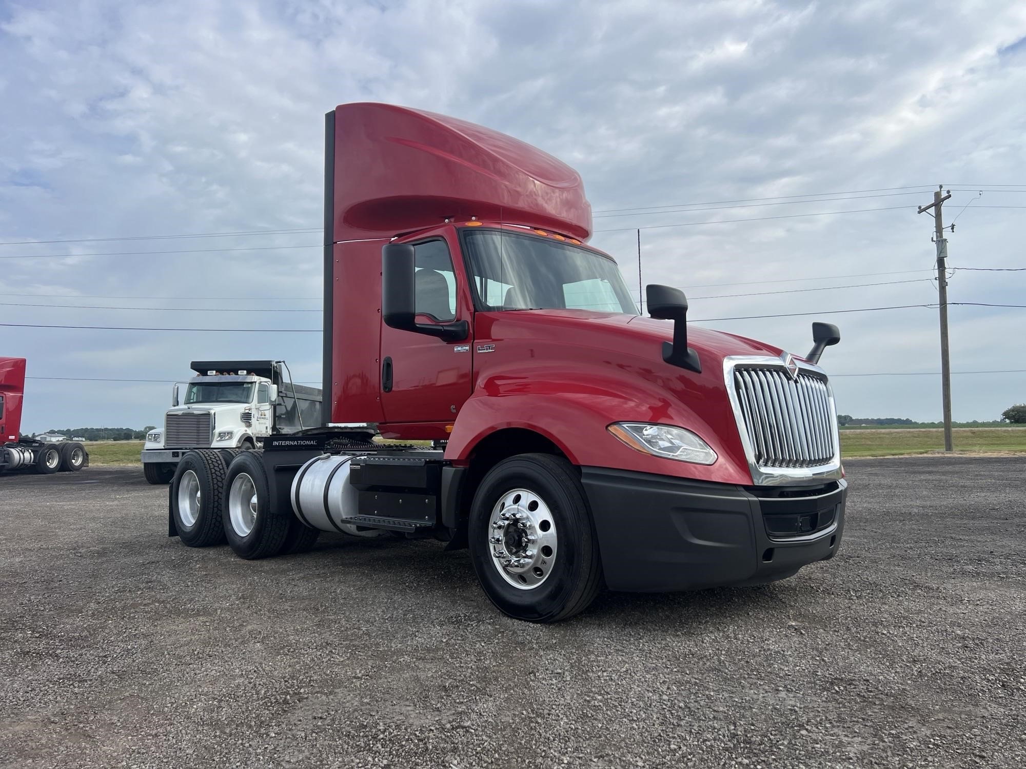 2019 INTERNATIONAL LT - image 1 of 6