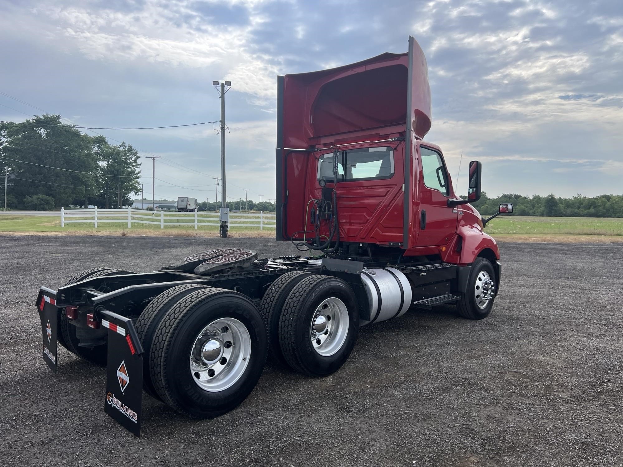 2019 INTERNATIONAL LT - image 5 of 6