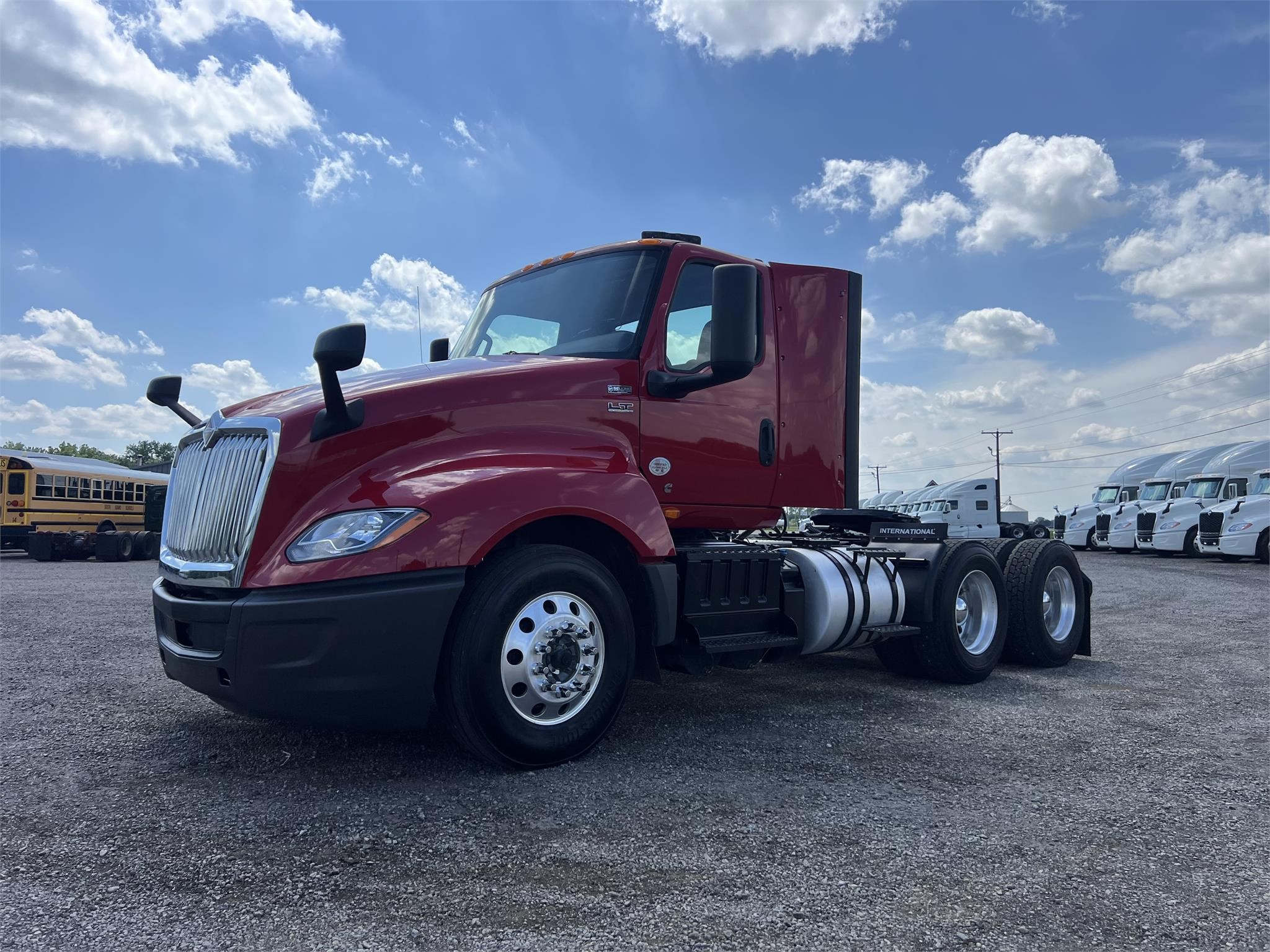 2019 INTERNATIONAL LT - image 2 of 6