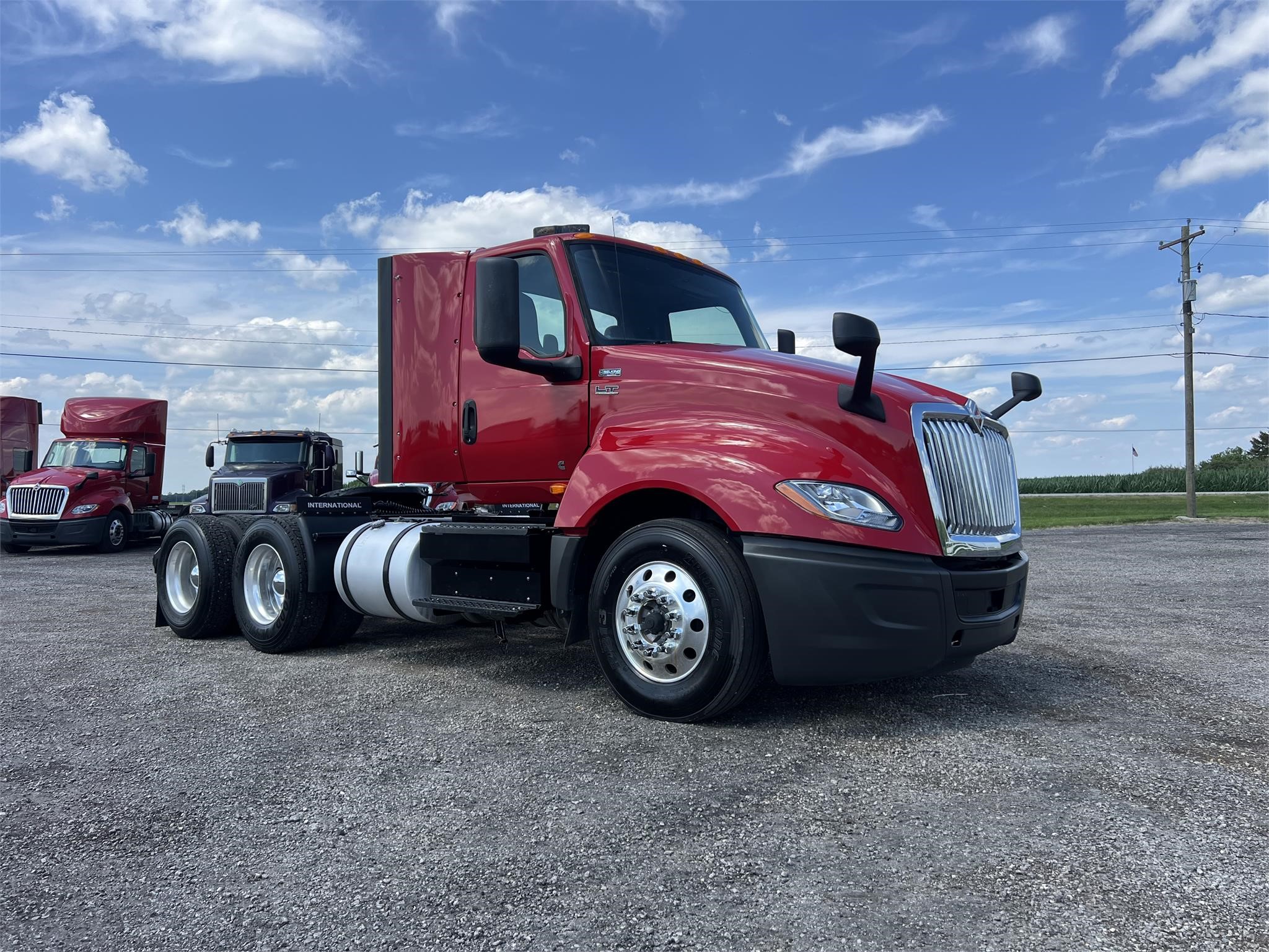 2019 INTERNATIONAL LT - image 1 of 6