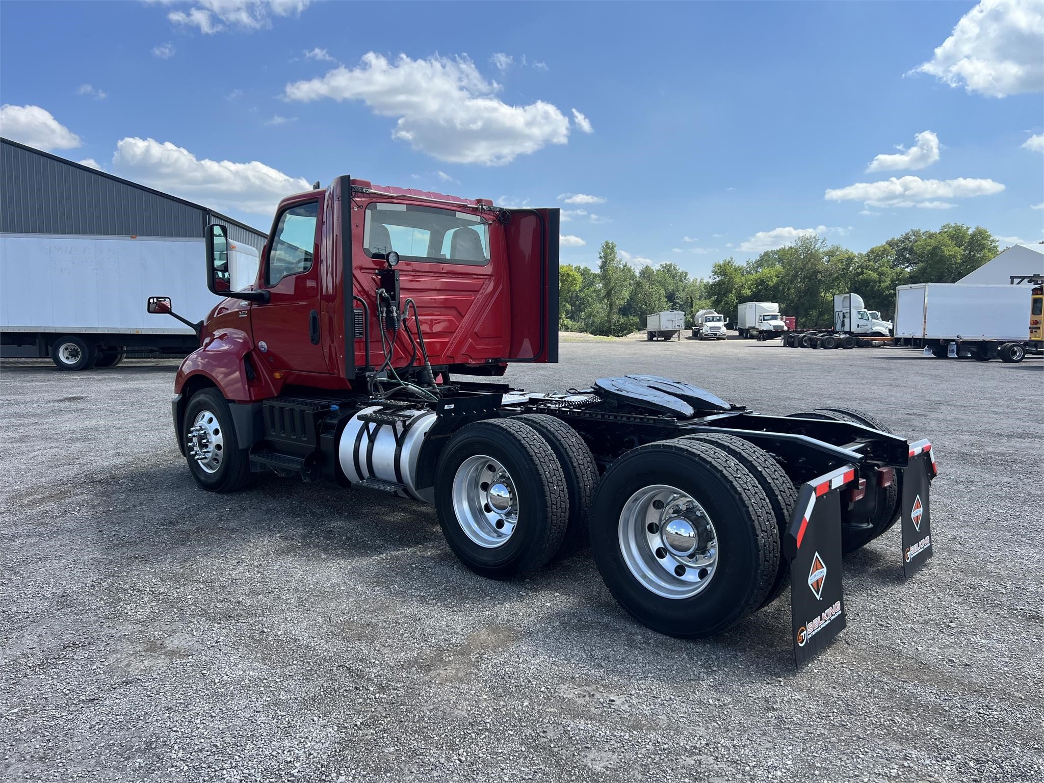 2019 INTERNATIONAL LT - image 3 of 6