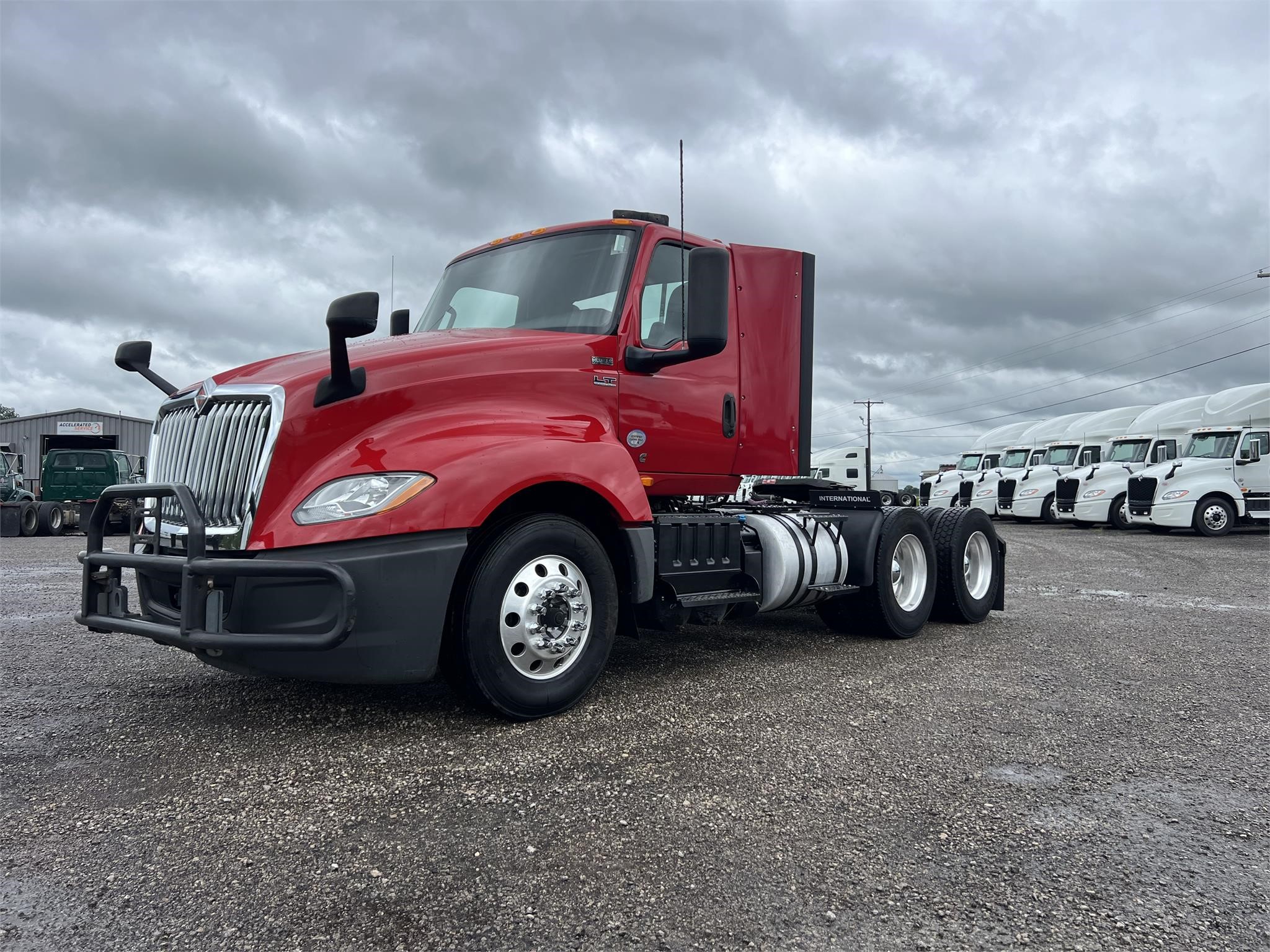 2019 INTERNATIONAL LT - image 2 of 6