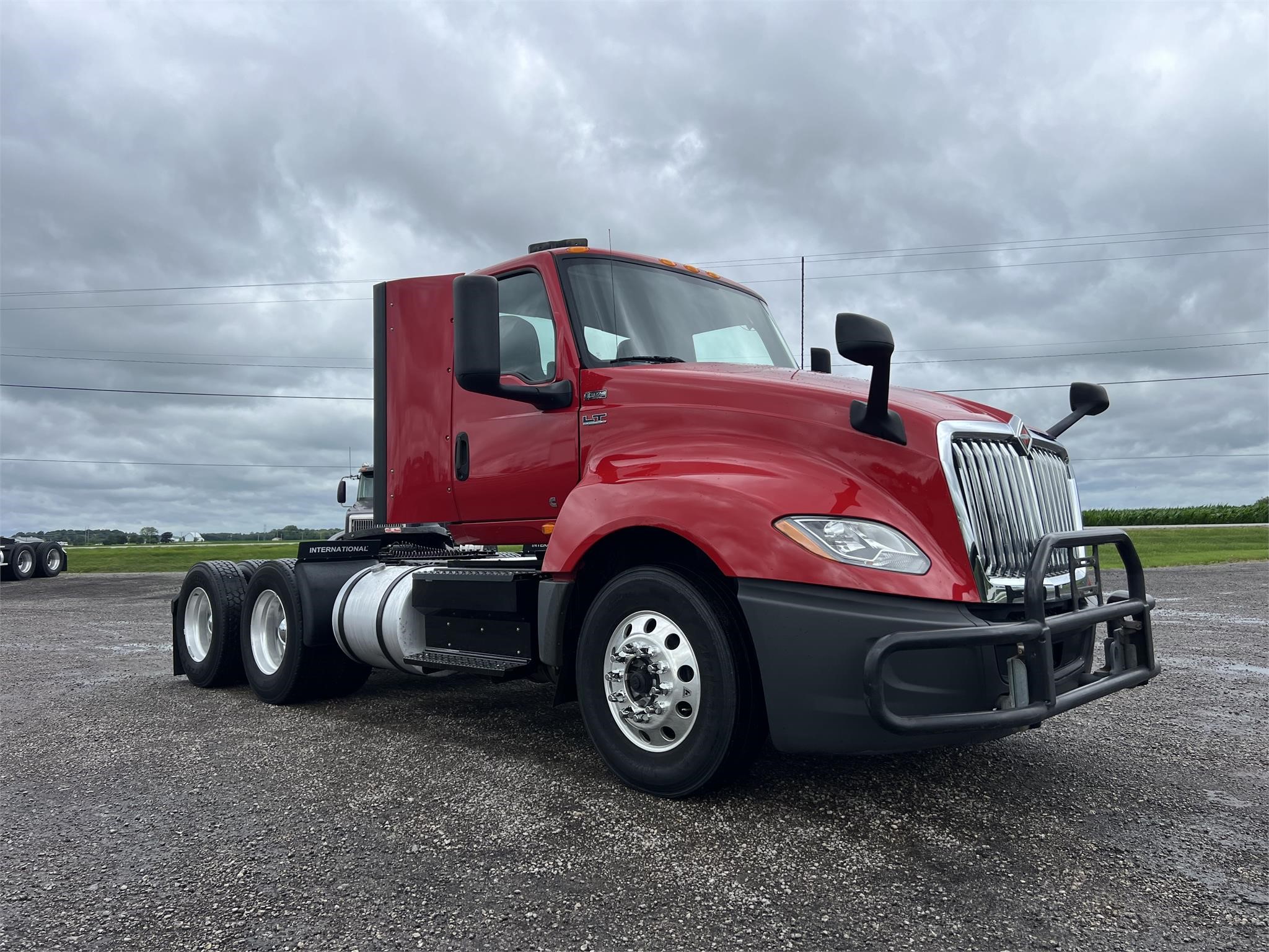 2019 INTERNATIONAL LT - image 1 of 6