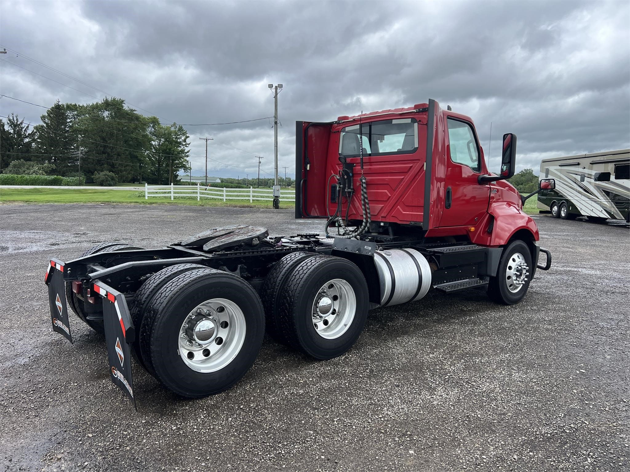 2019 INTERNATIONAL LT - image 3 of 6