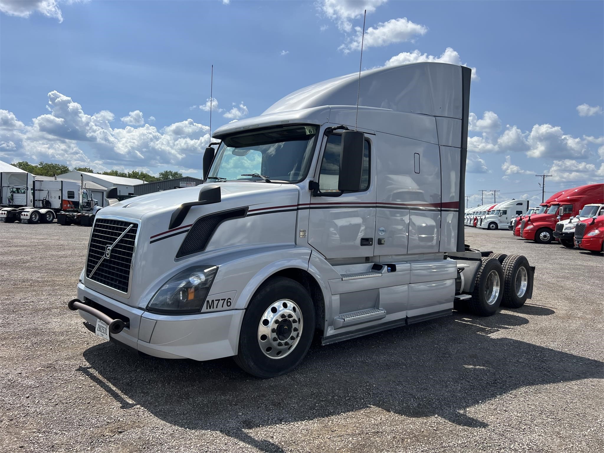 2016 VOLVO VNL64T630 - image 2 of 6