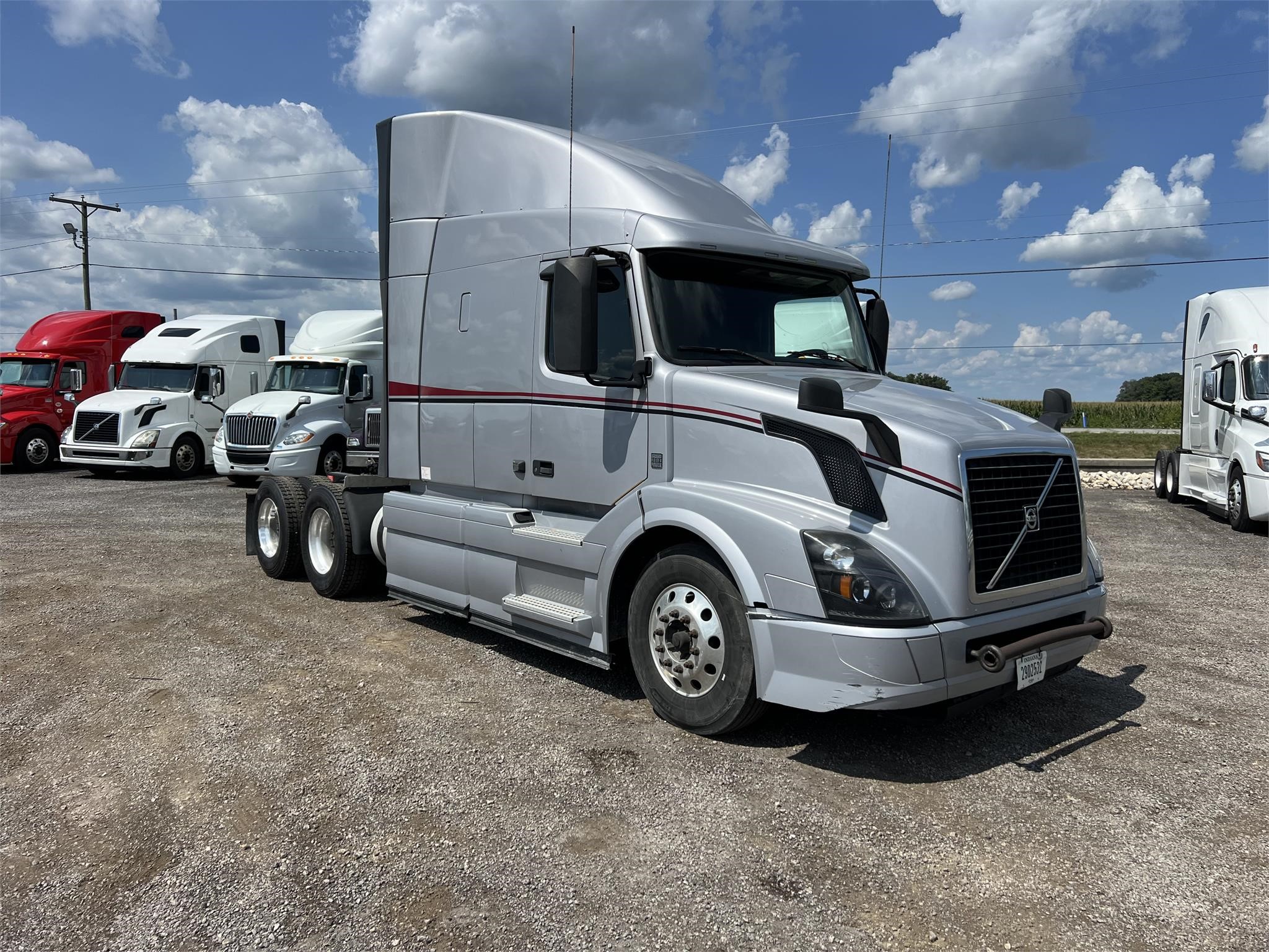 2016 VOLVO VNL64T630 - image 1 of 6