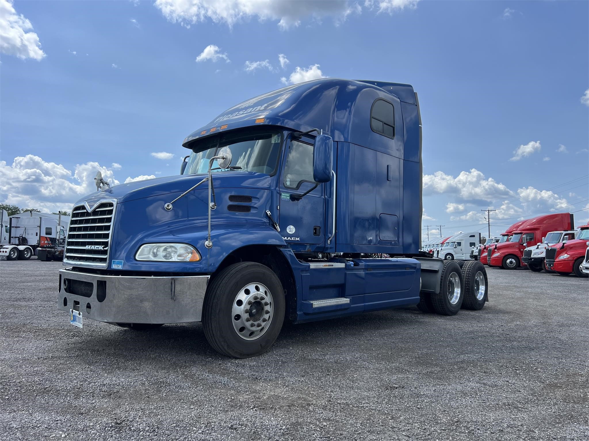 2016 MACK PINNACLE CXU613 - image 1 of 6