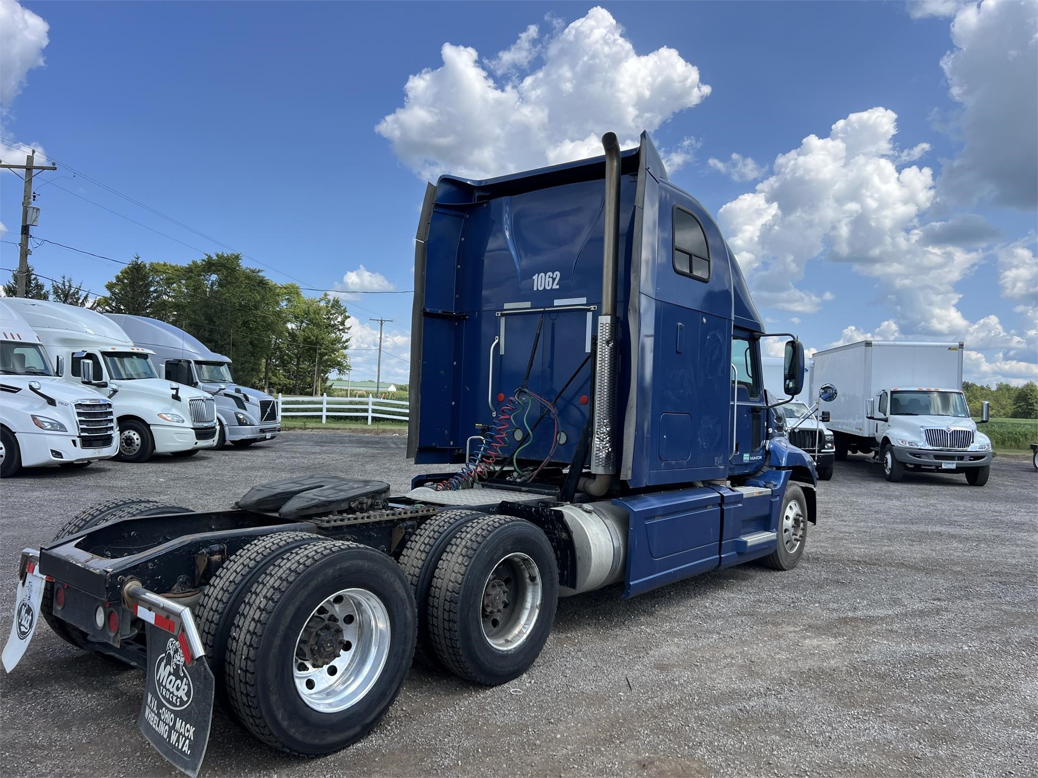 2016 MACK PINNACLE CXU613 - image 3 of 6