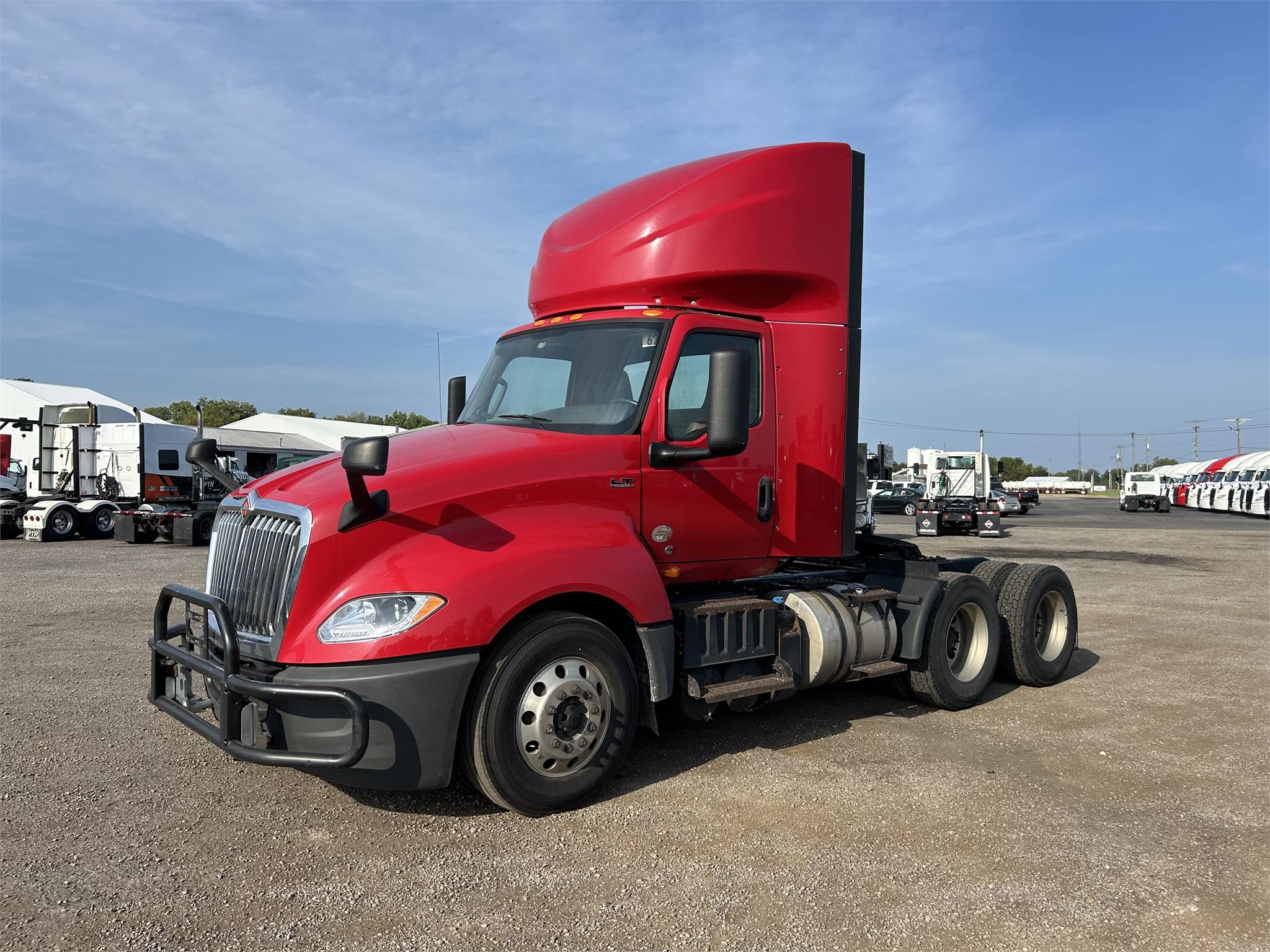 2019 INTERNATIONAL LT - image 1 of 6