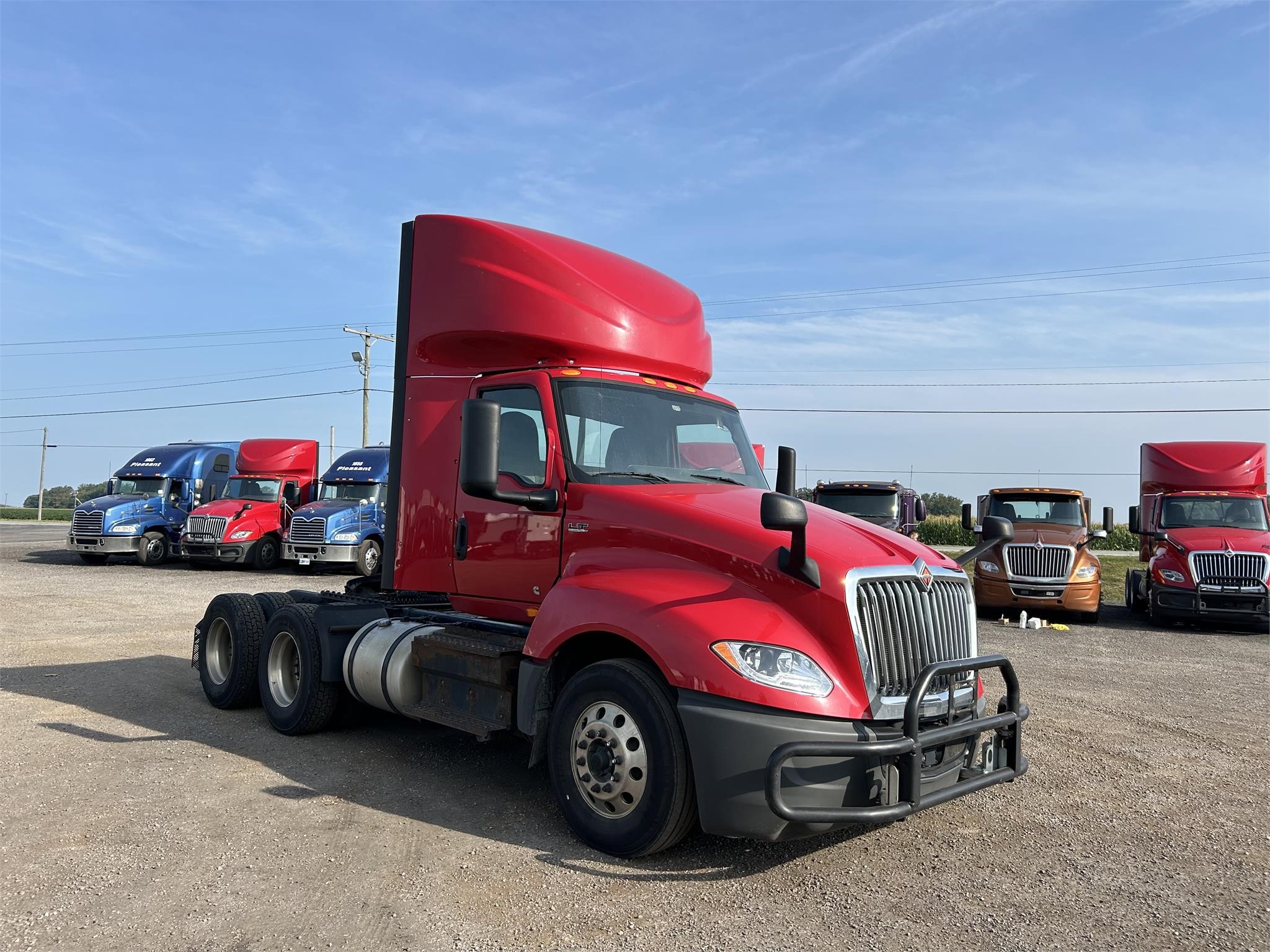 2019 INTERNATIONAL LT - image 3 of 6