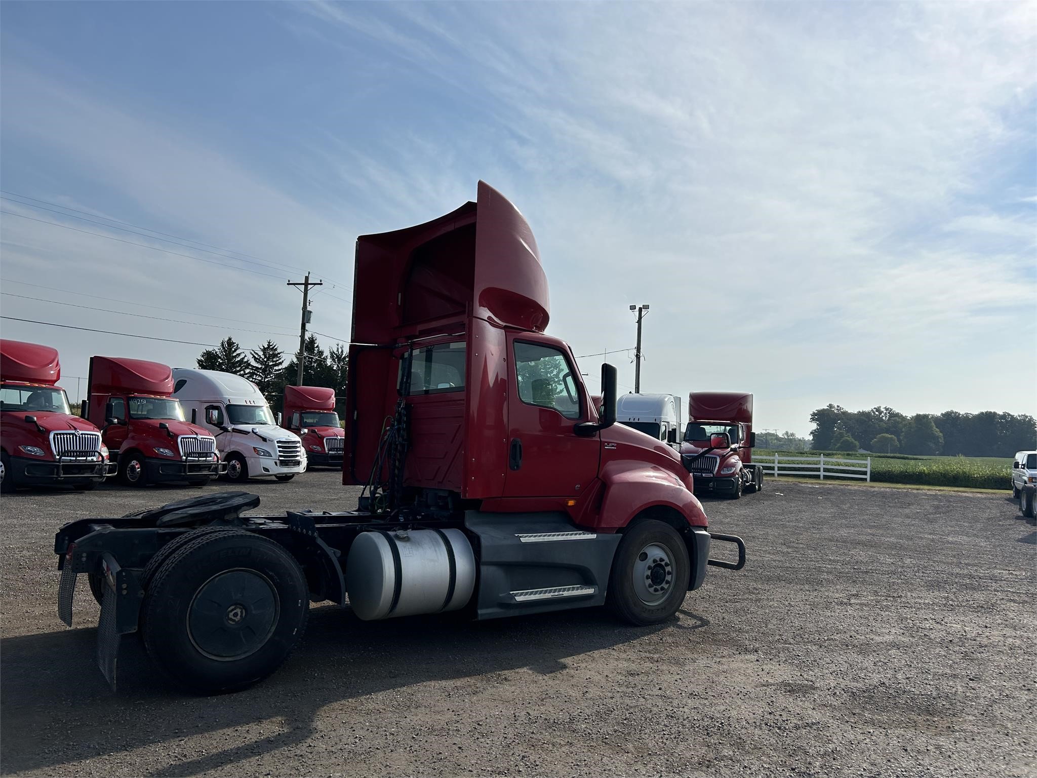 2019 INTERNATIONAL LT - image 3 of 6