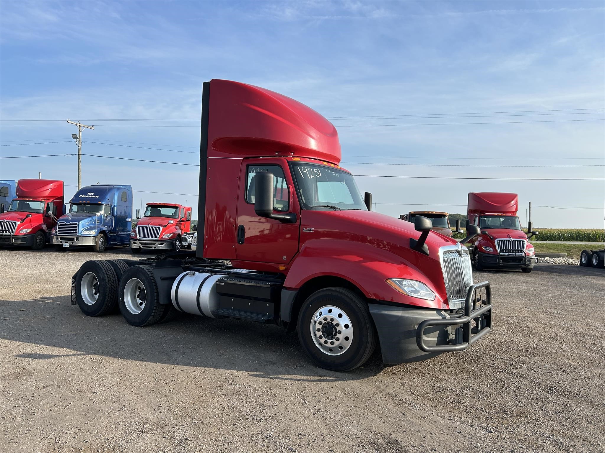 2019 INTERNATIONAL LT - image 3 of 6