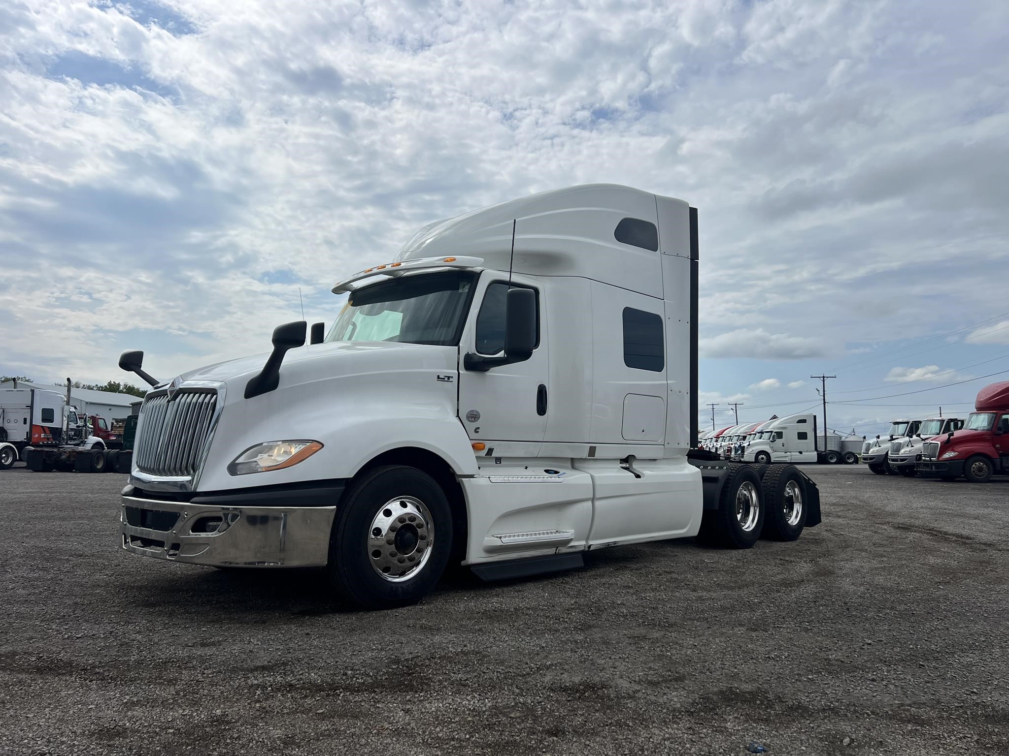 2019 INTERNATIONAL LT - image 1 of 6