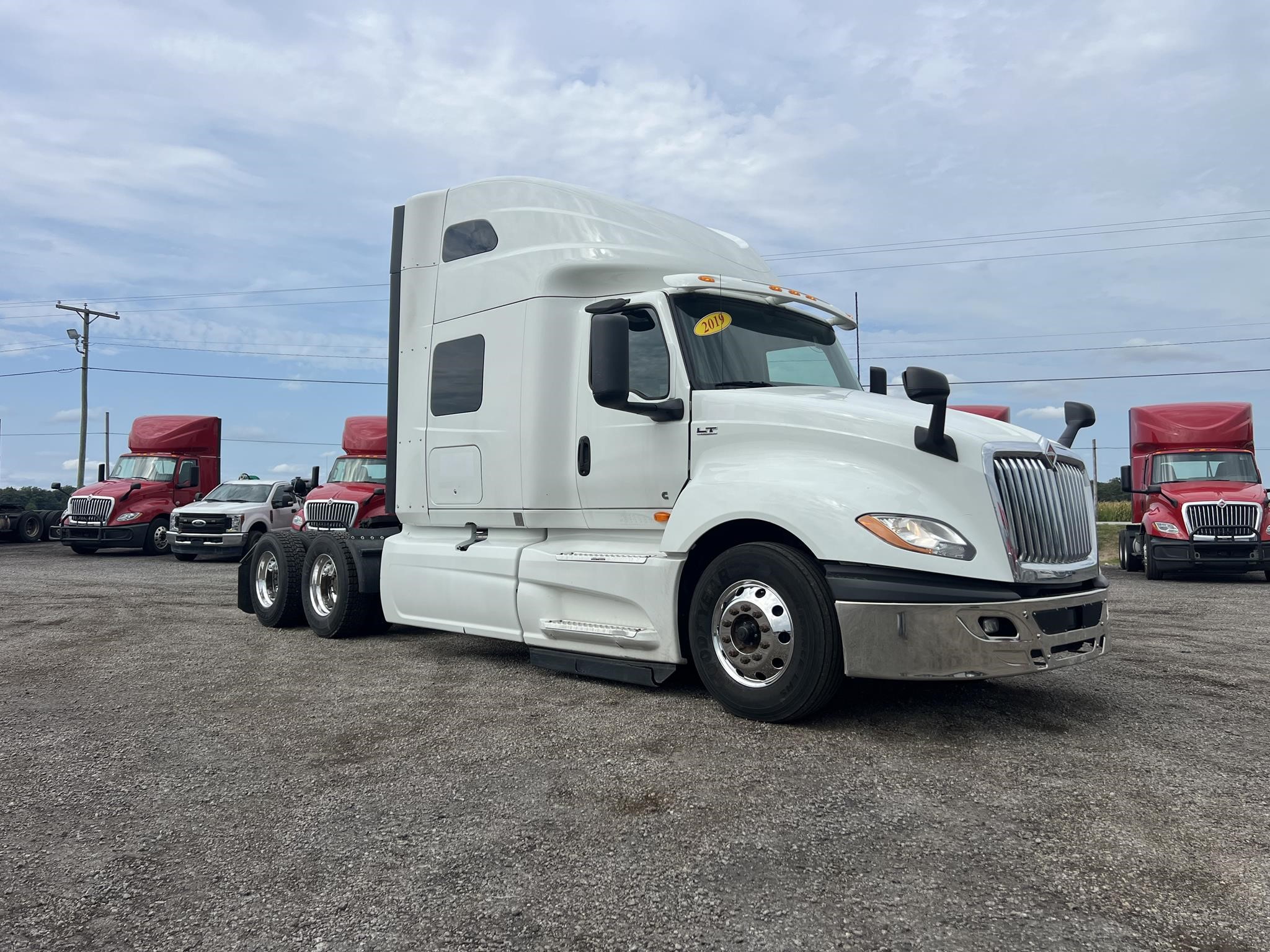 2019 INTERNATIONAL LT - image 2 of 6