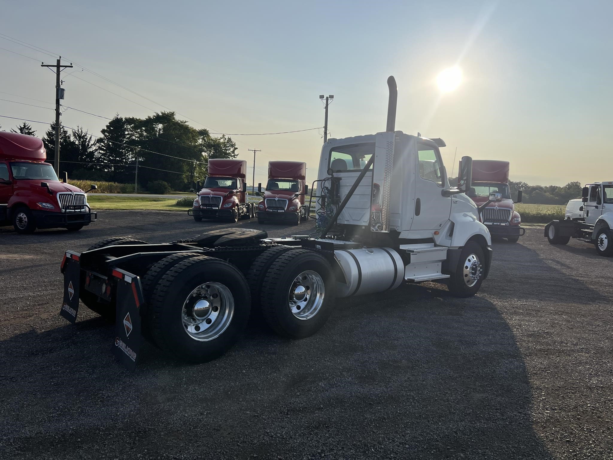 2019 INTERNATIONAL LT - image 5 of 6