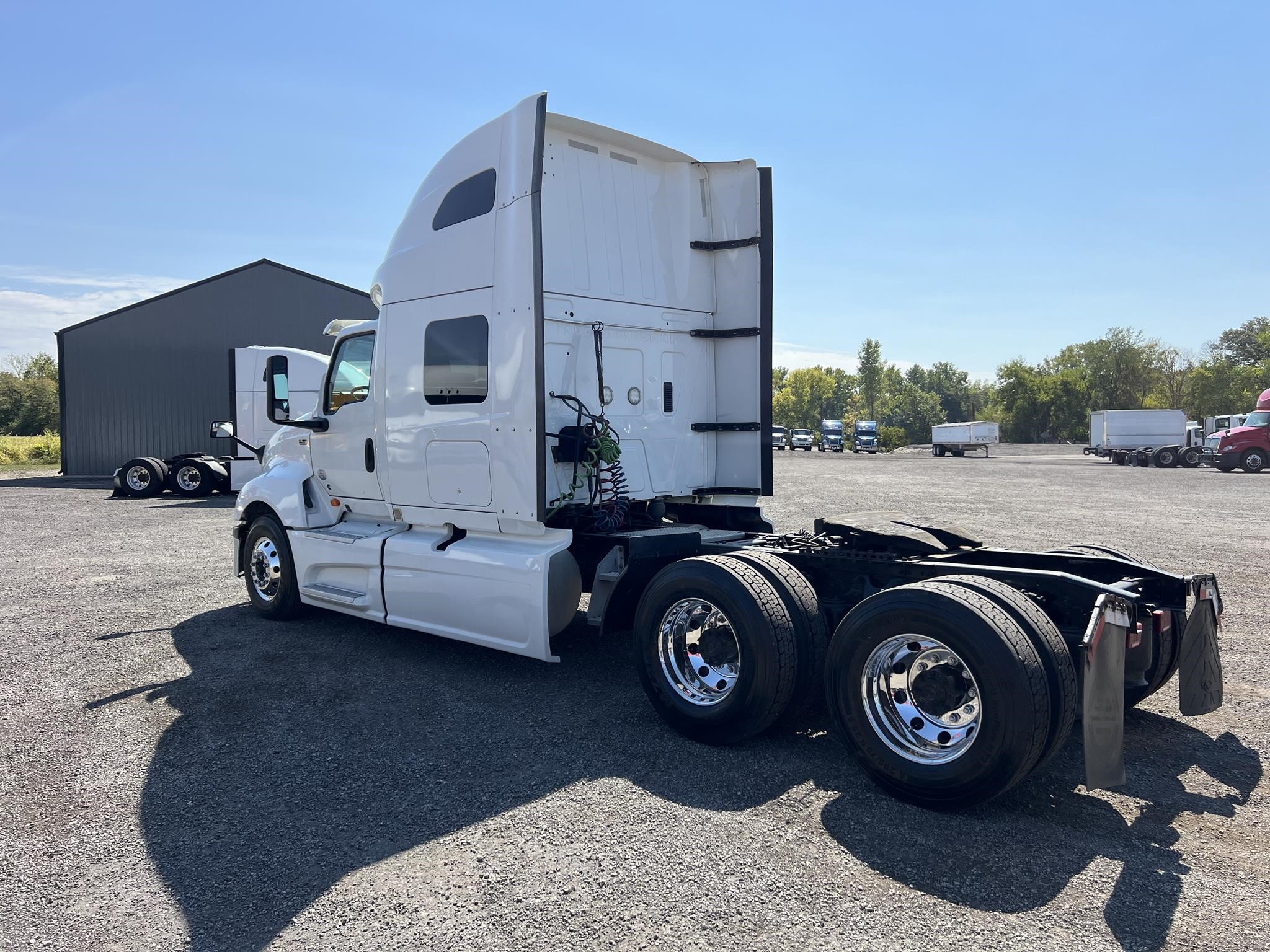 2019 INTERNATIONAL LT - image 4 of 6