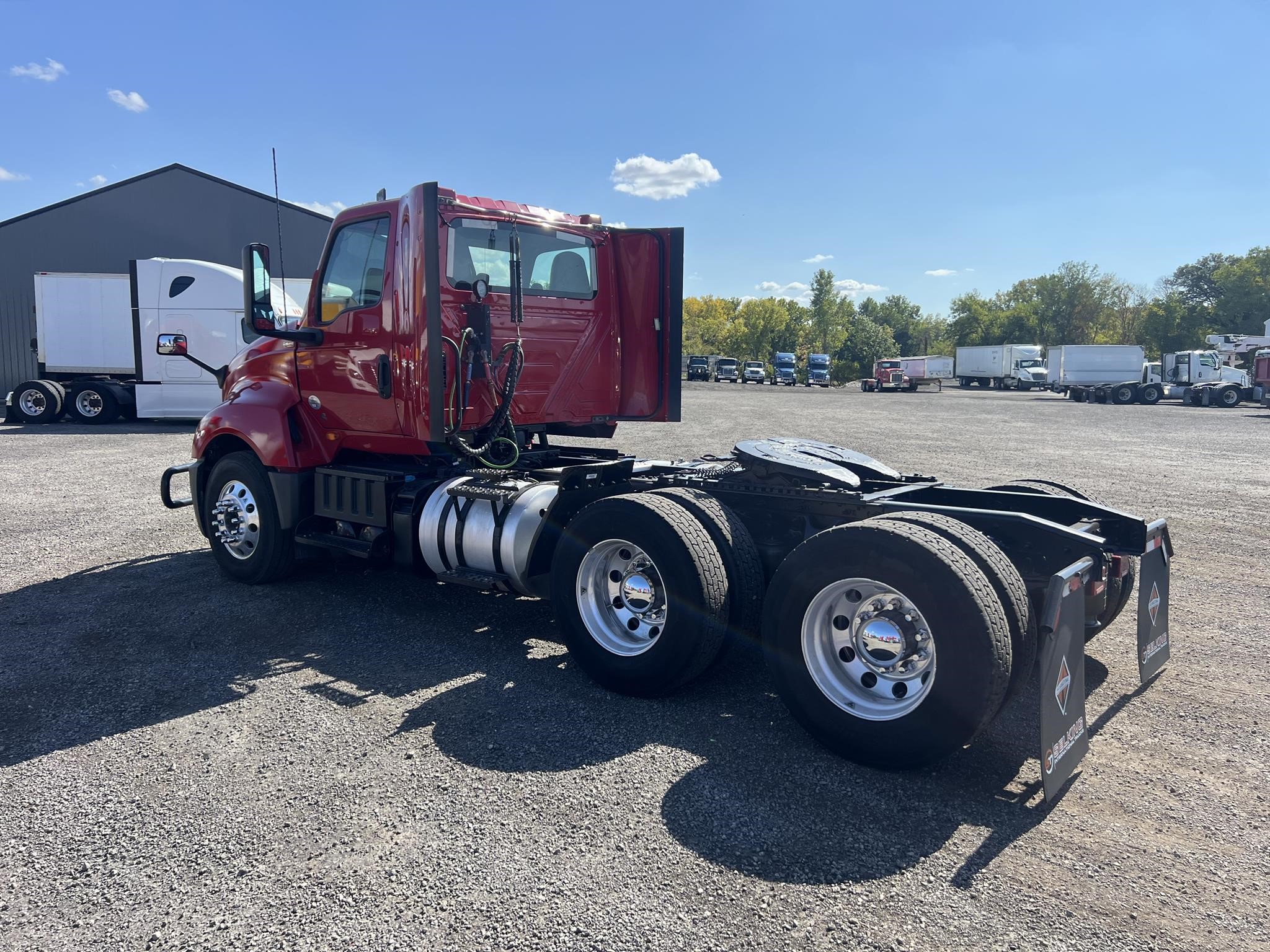 2019 INTERNATIONAL LT - image 4 of 6