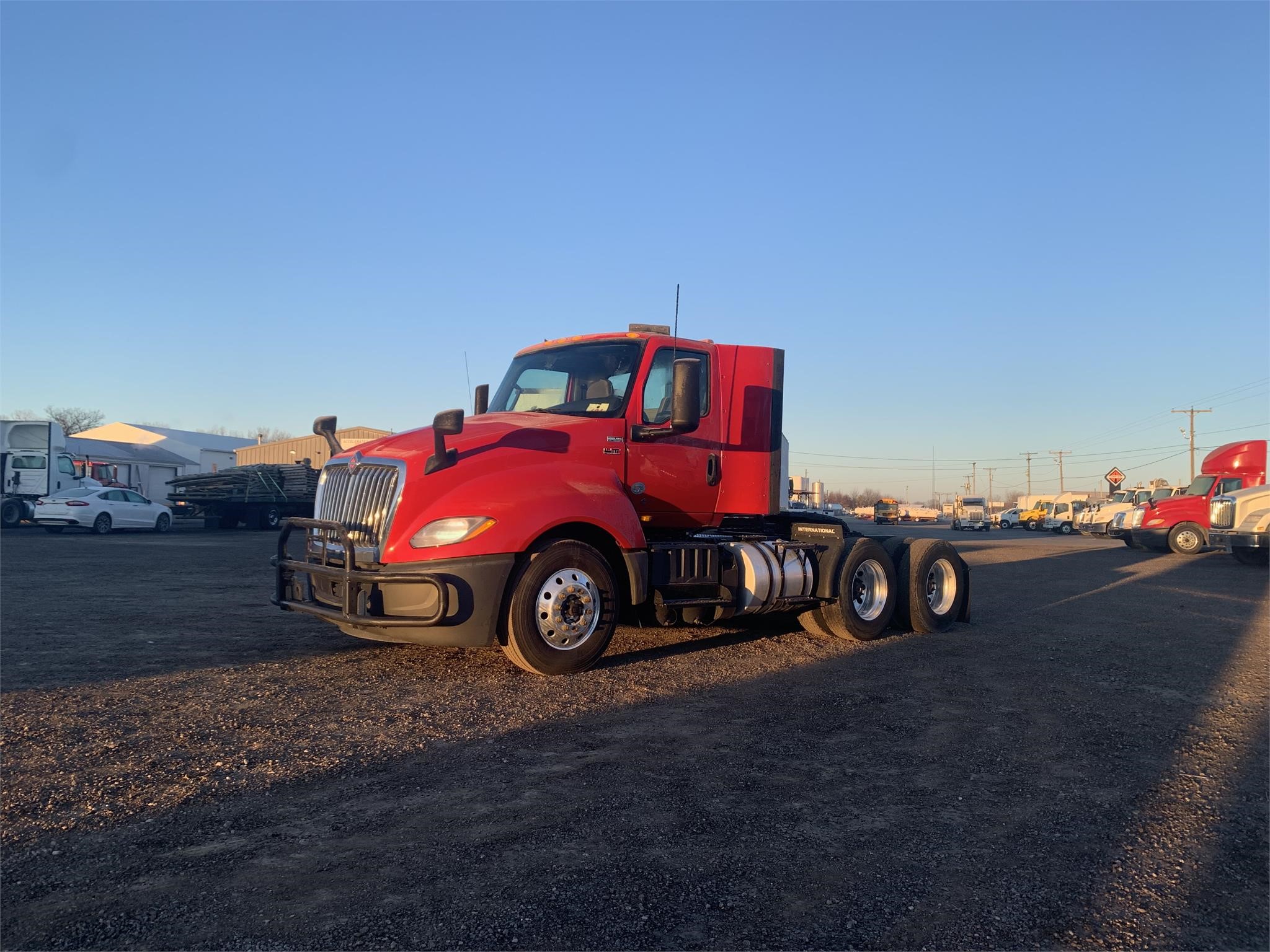 2019 INTERNATIONAL LT - image 1 of 6