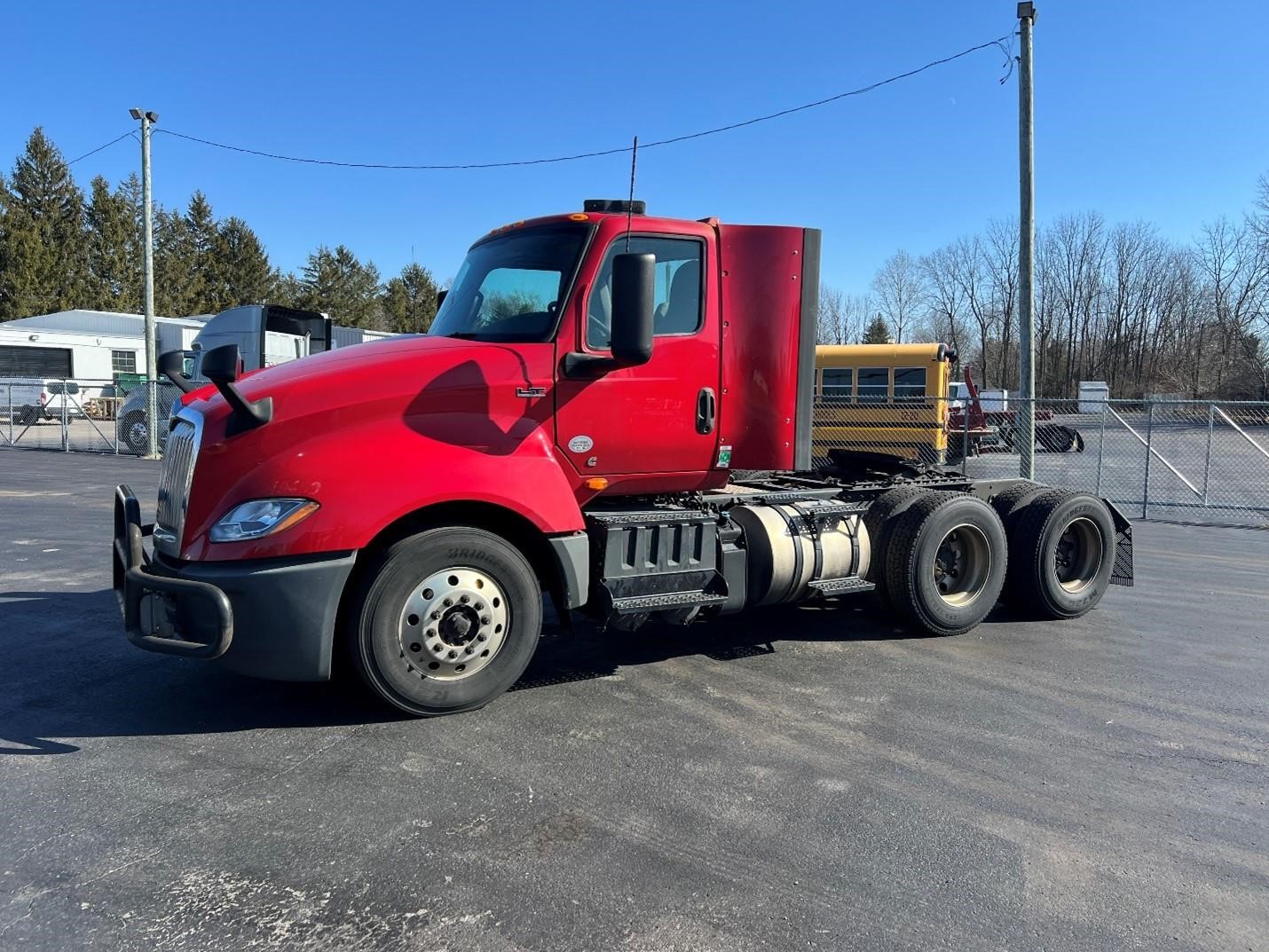 2019 INTERNATIONAL LT - image 1 of 6