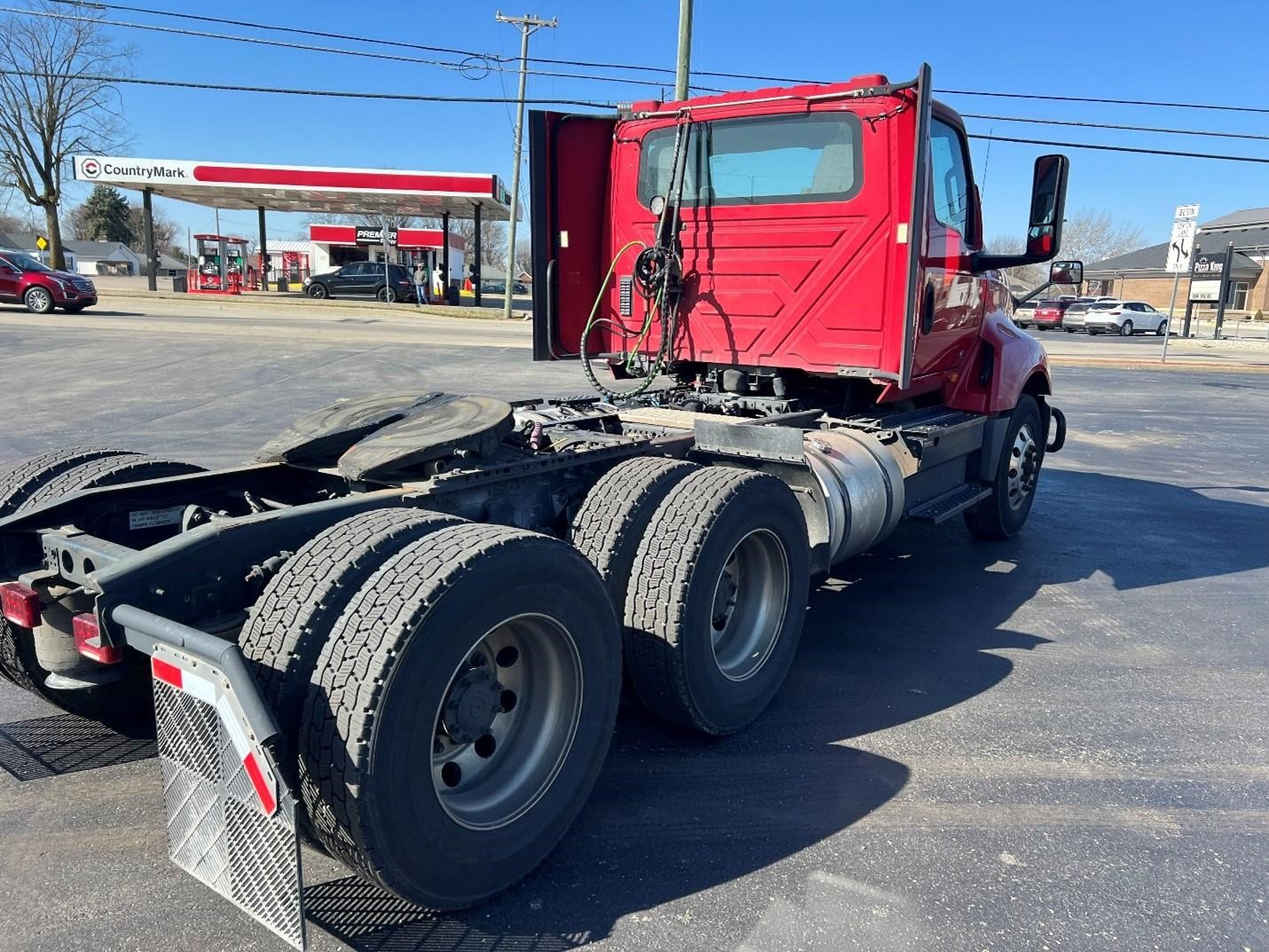 2019 INTERNATIONAL LT - image 5 of 6