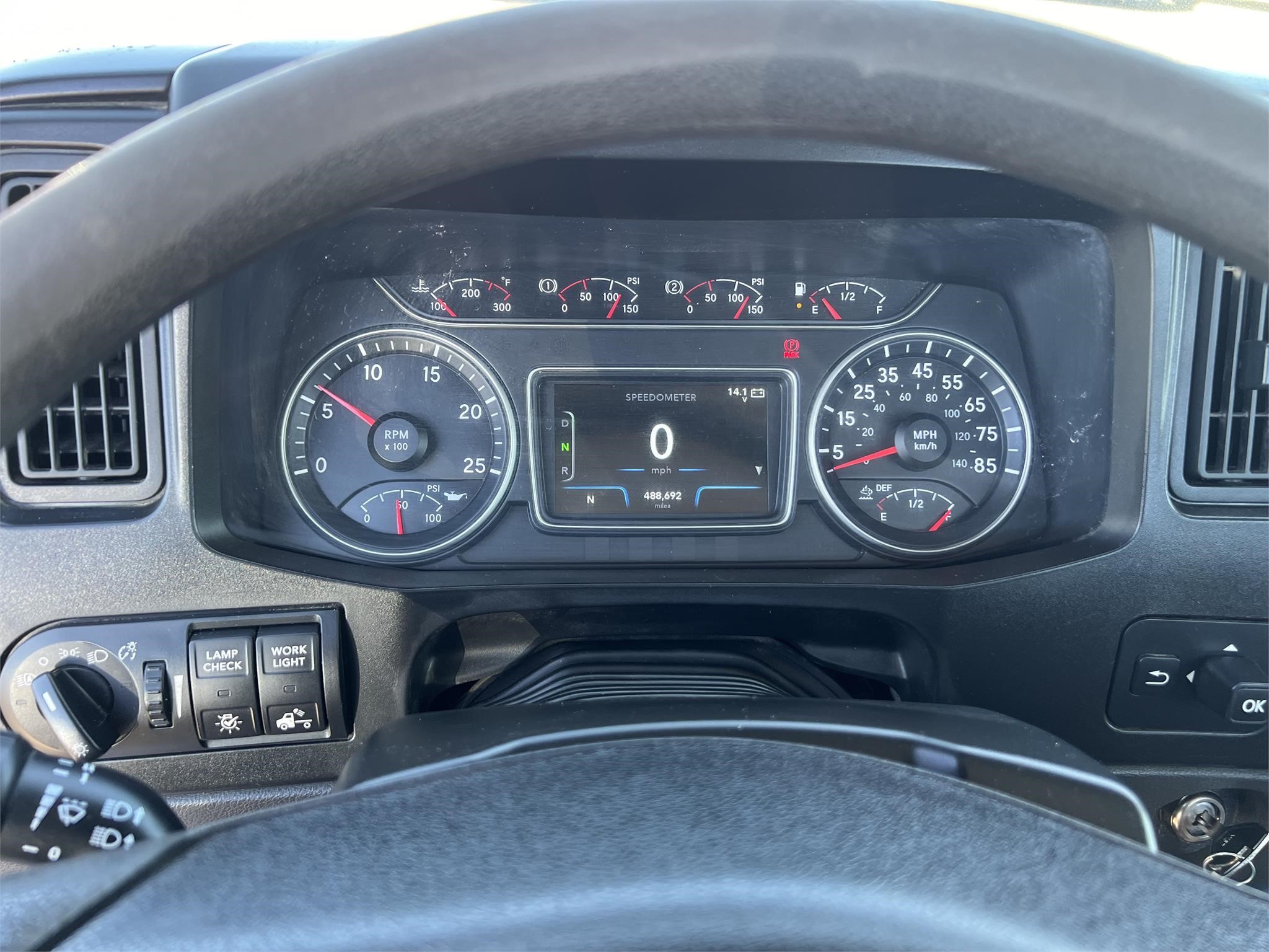 2018 INTERNATIONAL LT - image 6 of 6