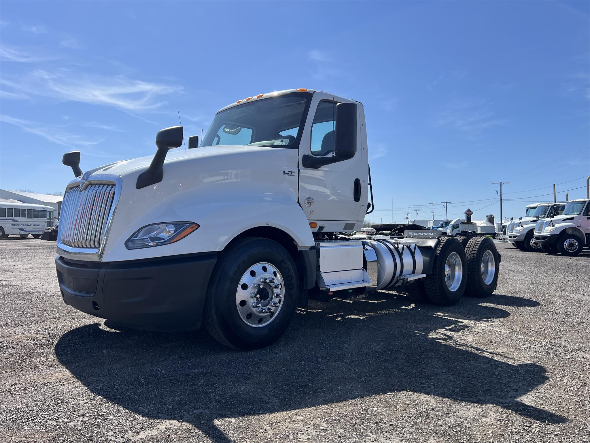 2018 INTERNATIONAL LT - image 2 of 6