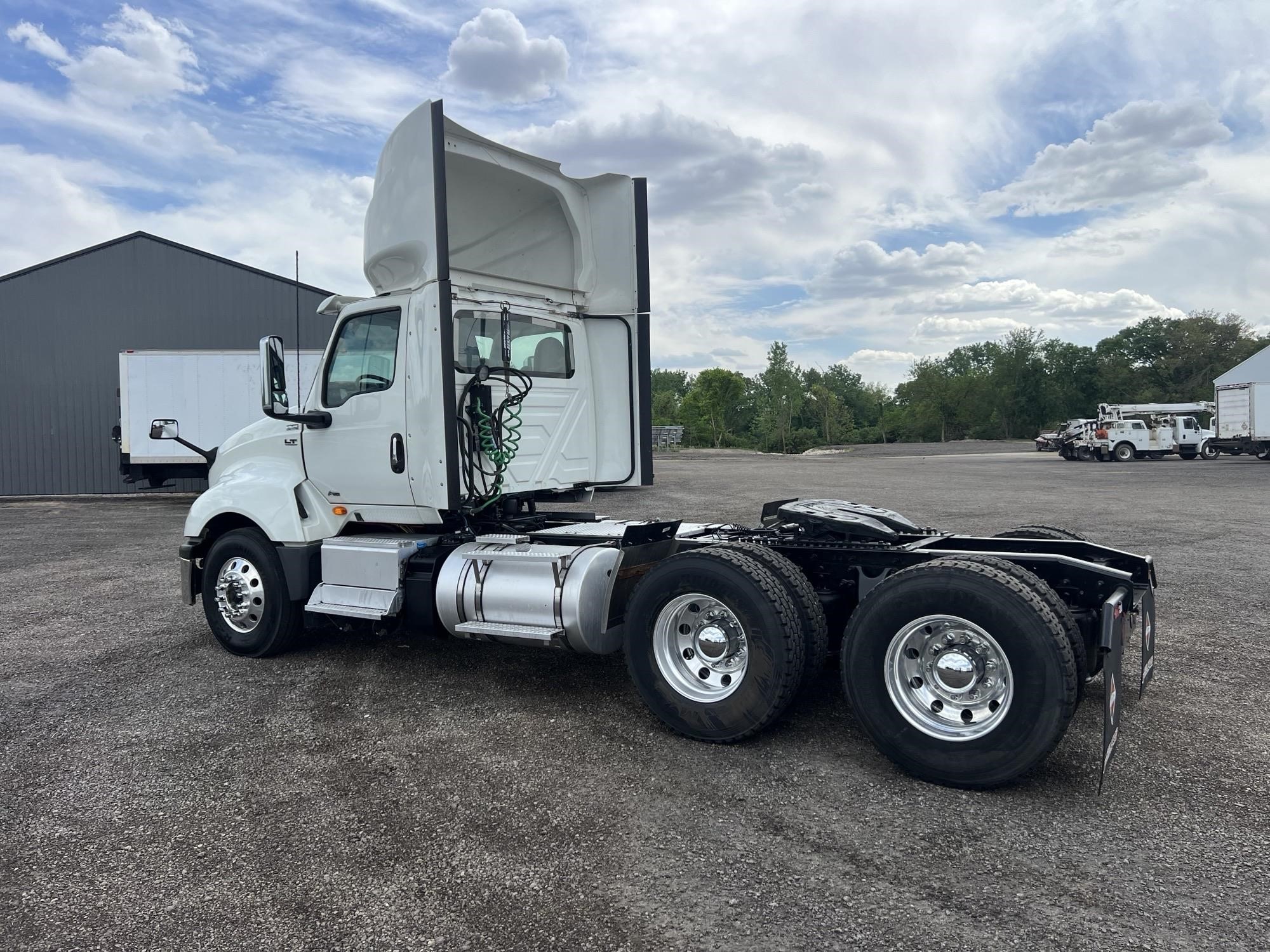 2019 INTERNATIONAL LT - image 4 of 6