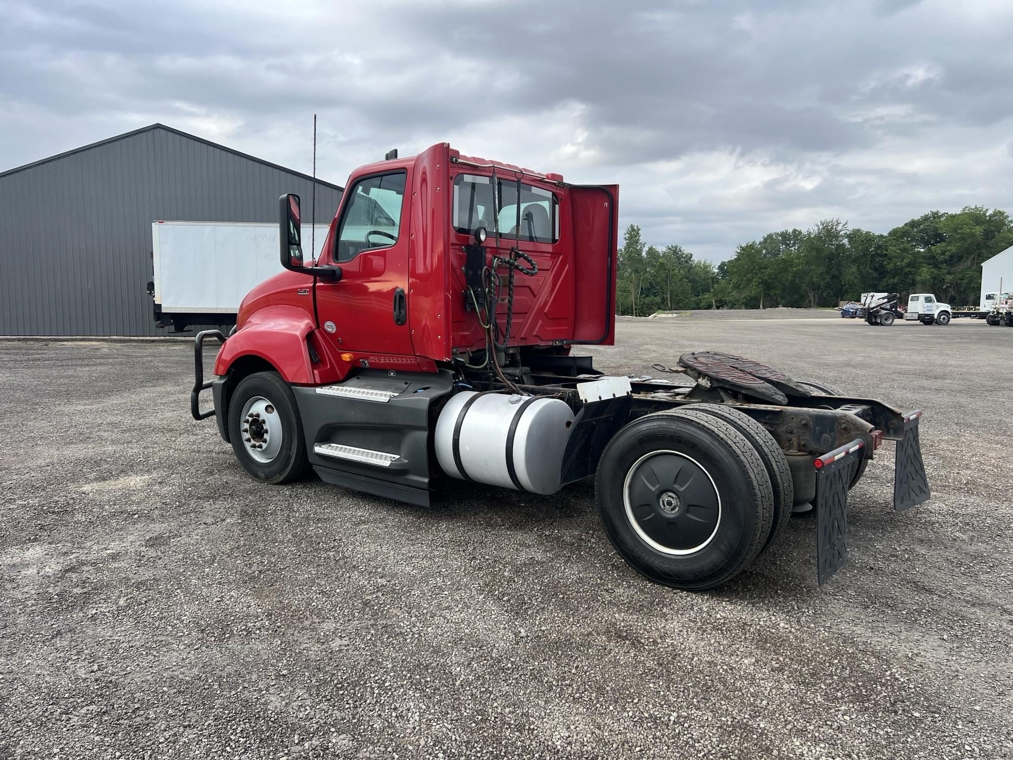 2019 INTERNATIONAL LT - image 5 of 6