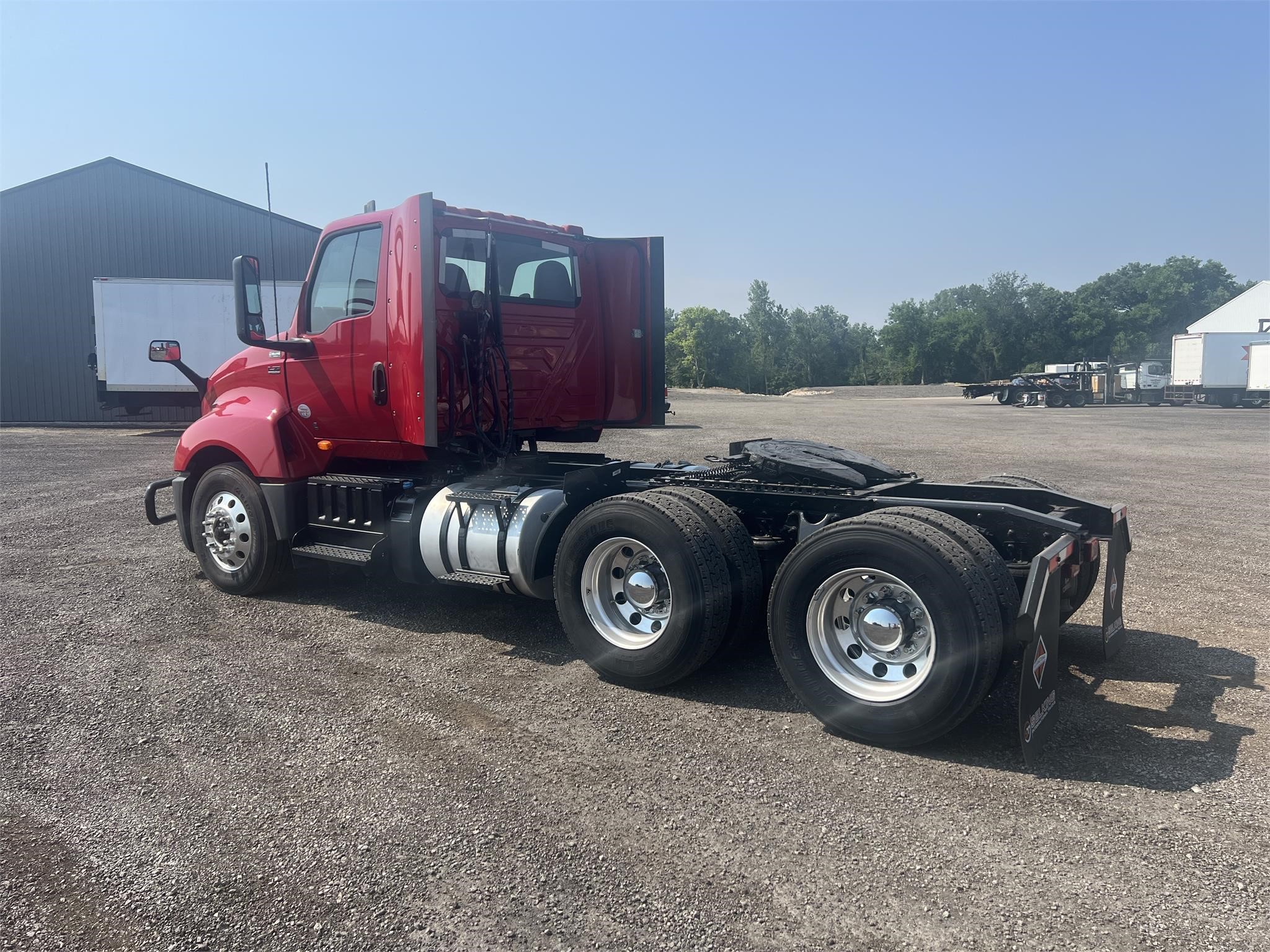 2019 INTERNATIONAL LT - image 5 of 6