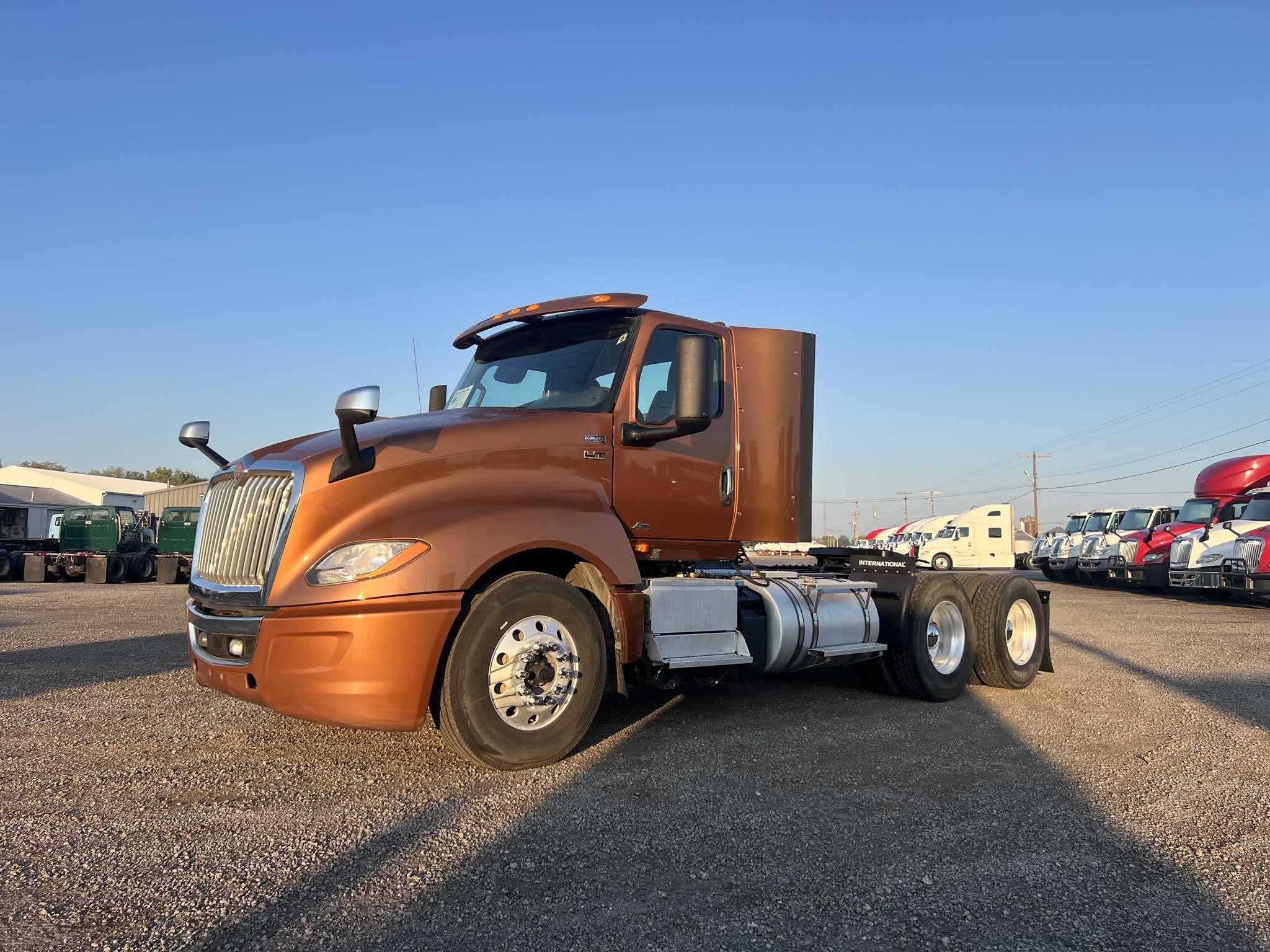 2019 INTERNATIONAL LT - image 1 of 6