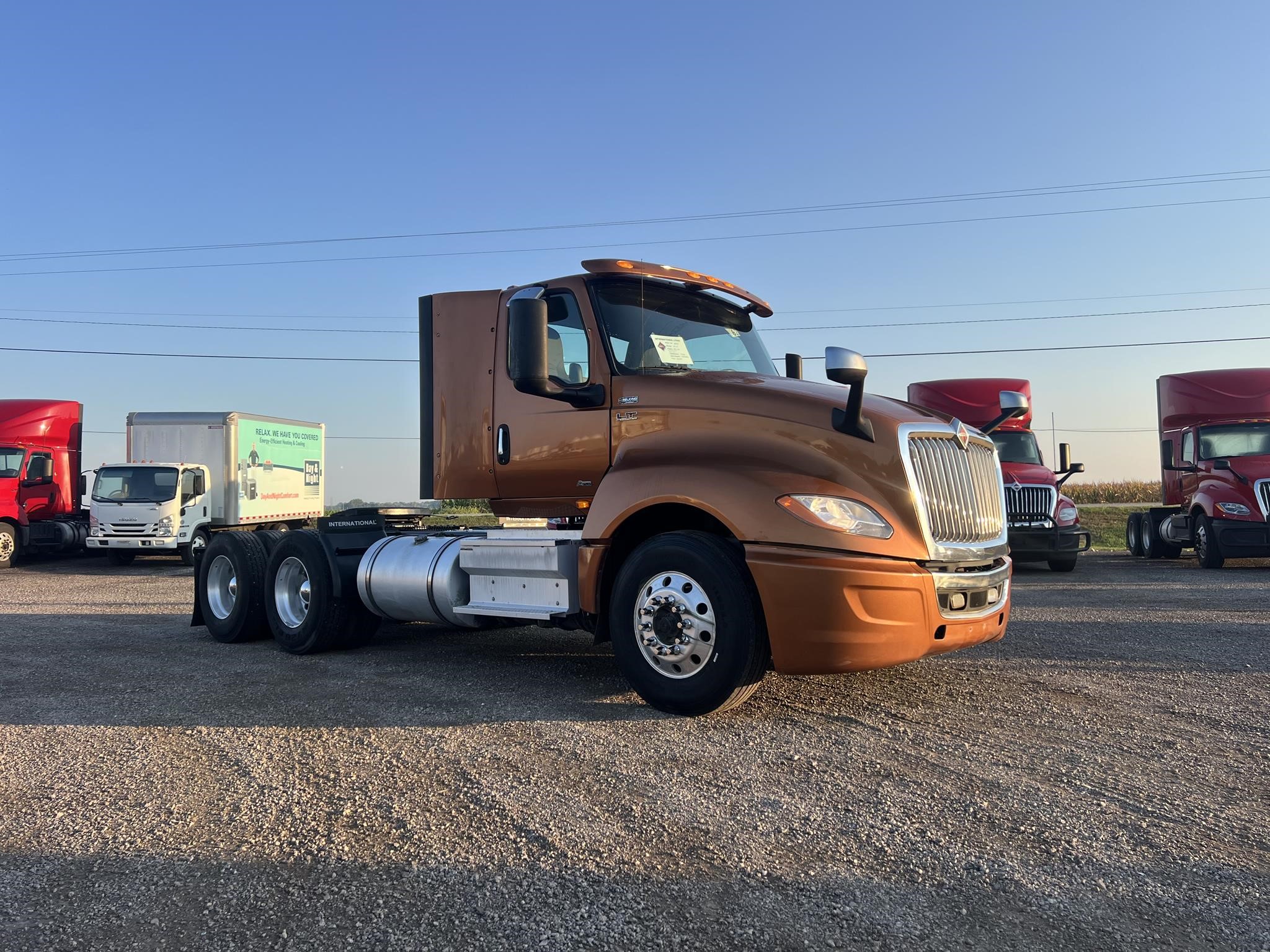 2019 INTERNATIONAL LT - image 2 of 6