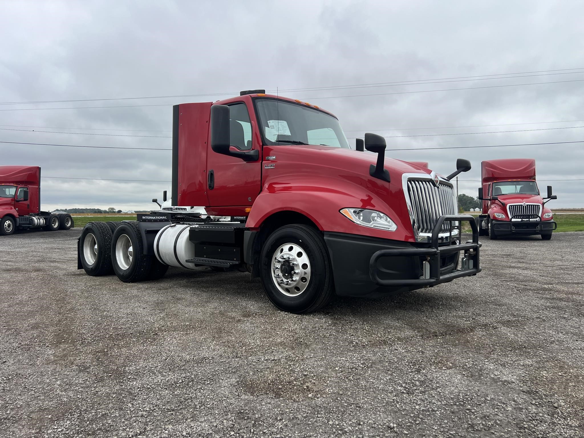 2019 INTERNATIONAL LT - image 1 of 6