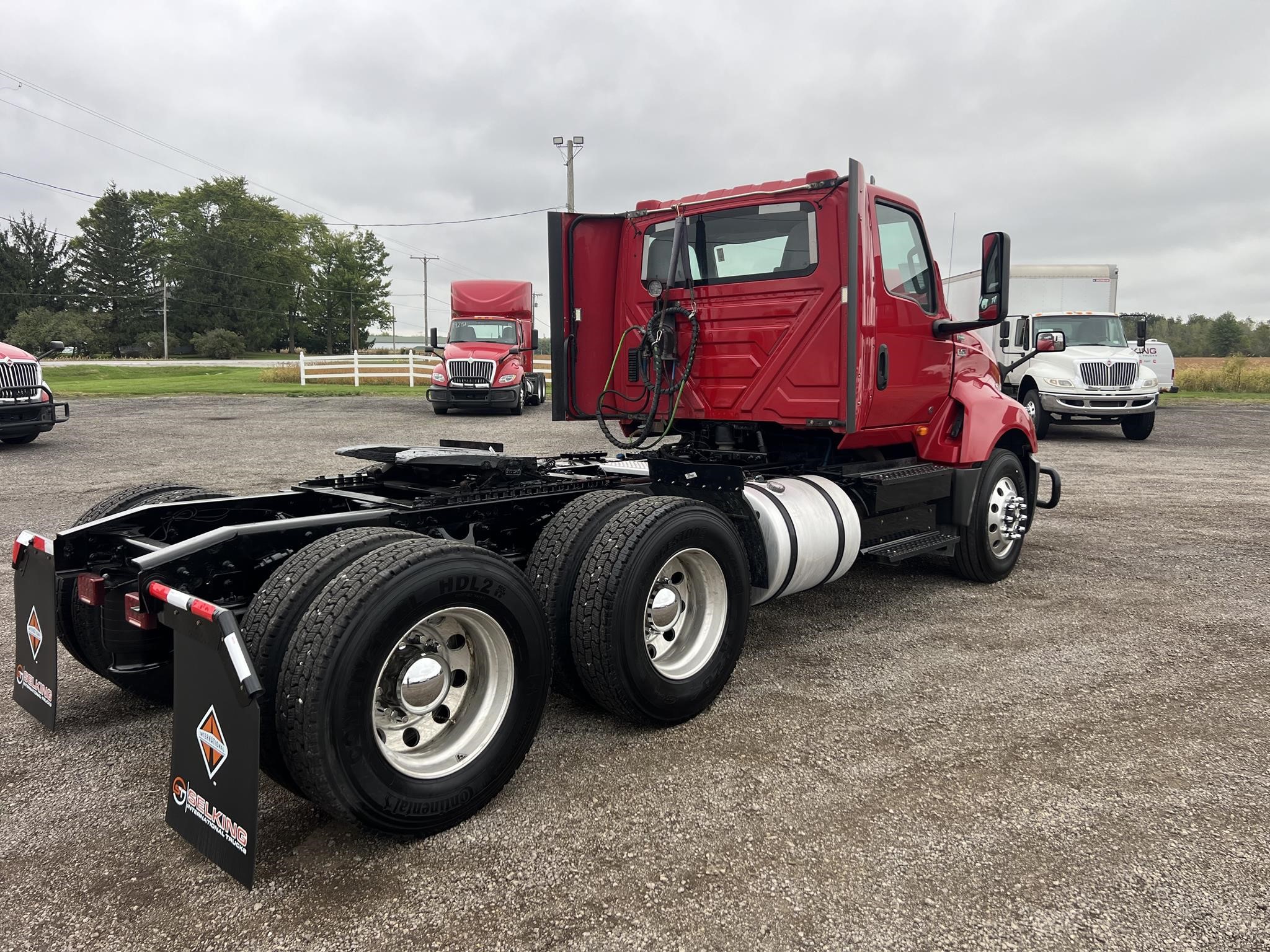 2019 INTERNATIONAL LT - image 5 of 6