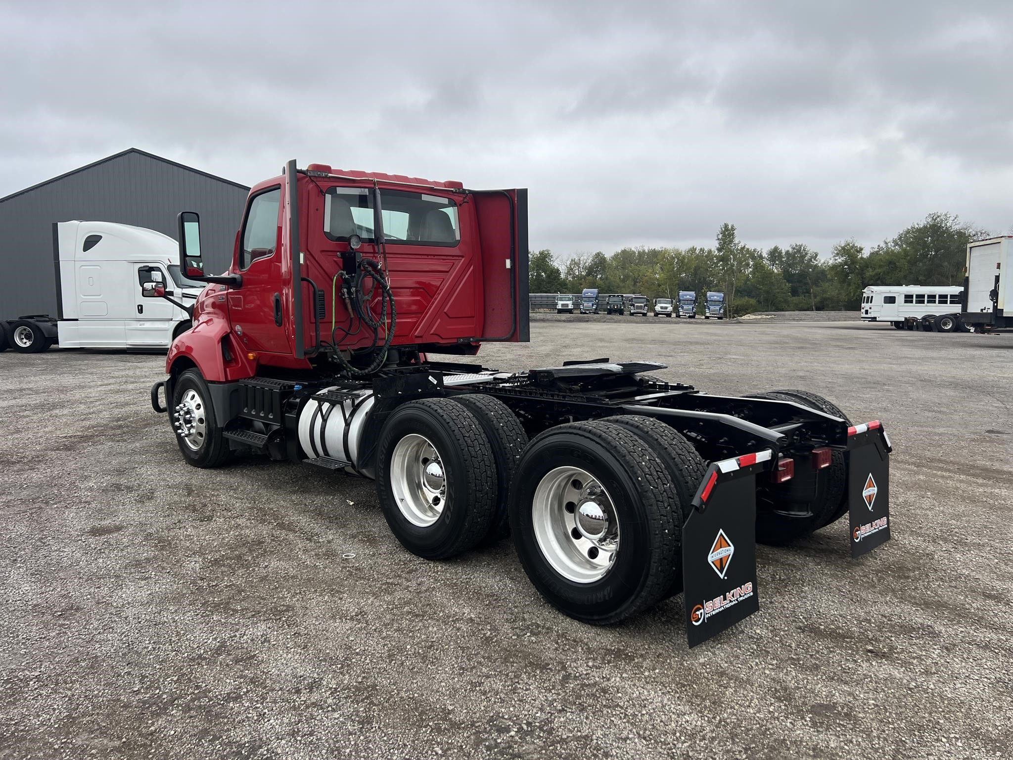 2019 INTERNATIONAL LT - image 3 of 6