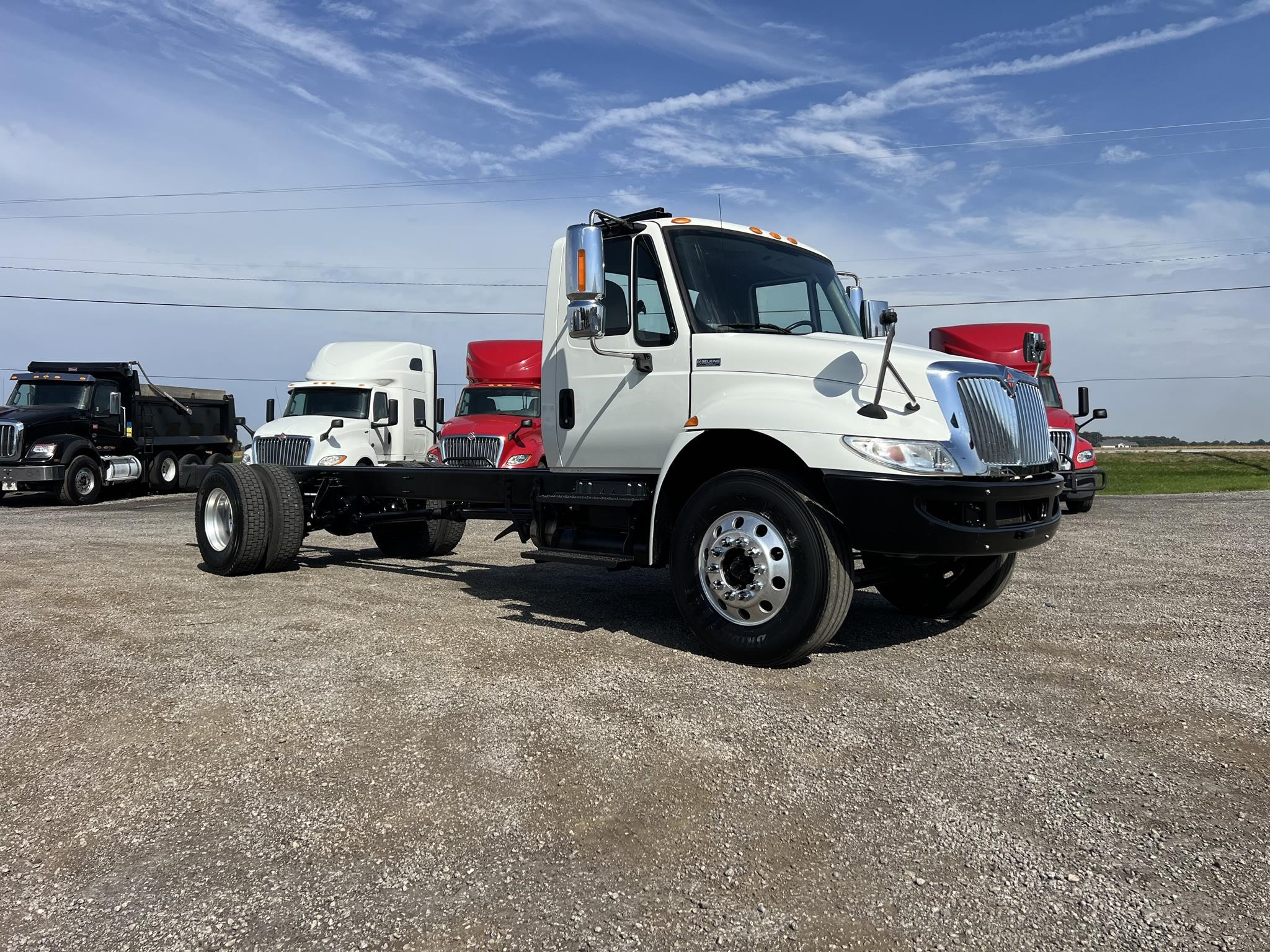 2018 INTERNATIONAL DURASTAR 4300 - image 2 of 6