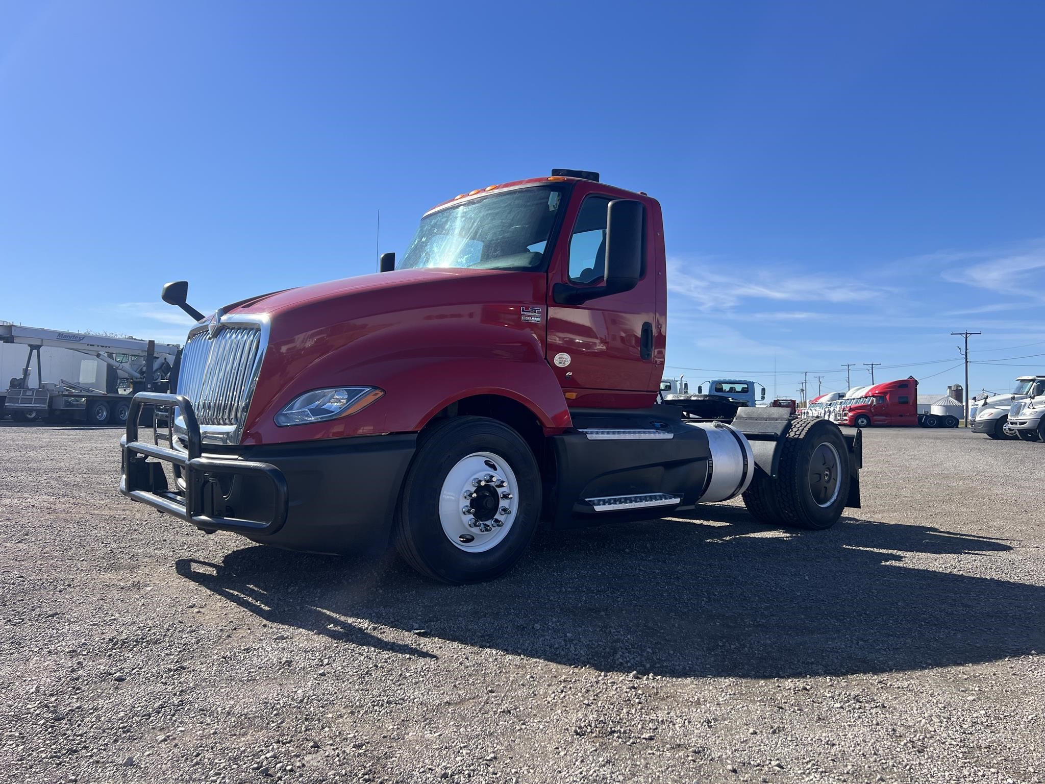 2019 INTERNATIONAL LT - image 2 of 6