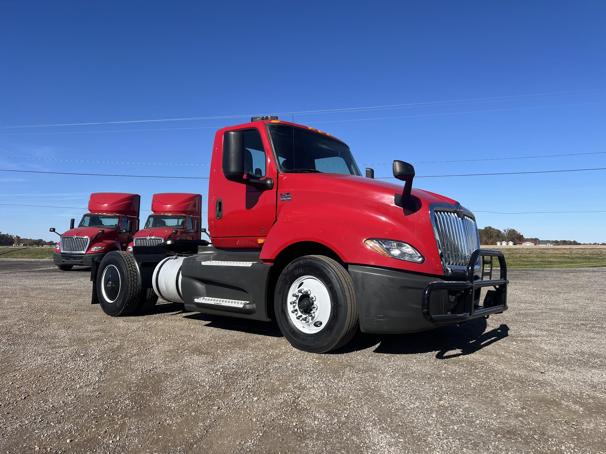 2019 INTERNATIONAL LT - image 1 of 6