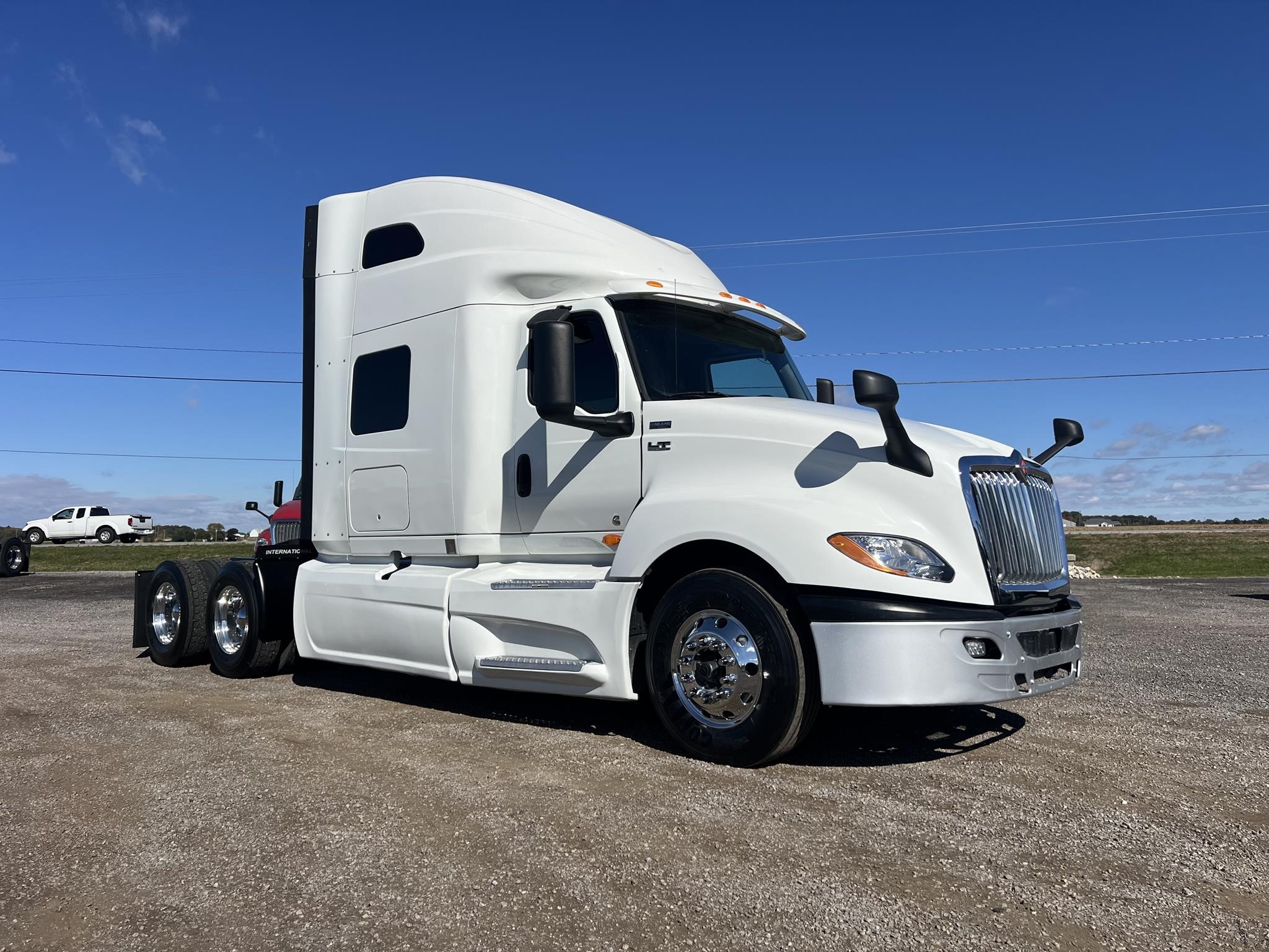 2019 INTERNATIONAL LT - image 2 of 6