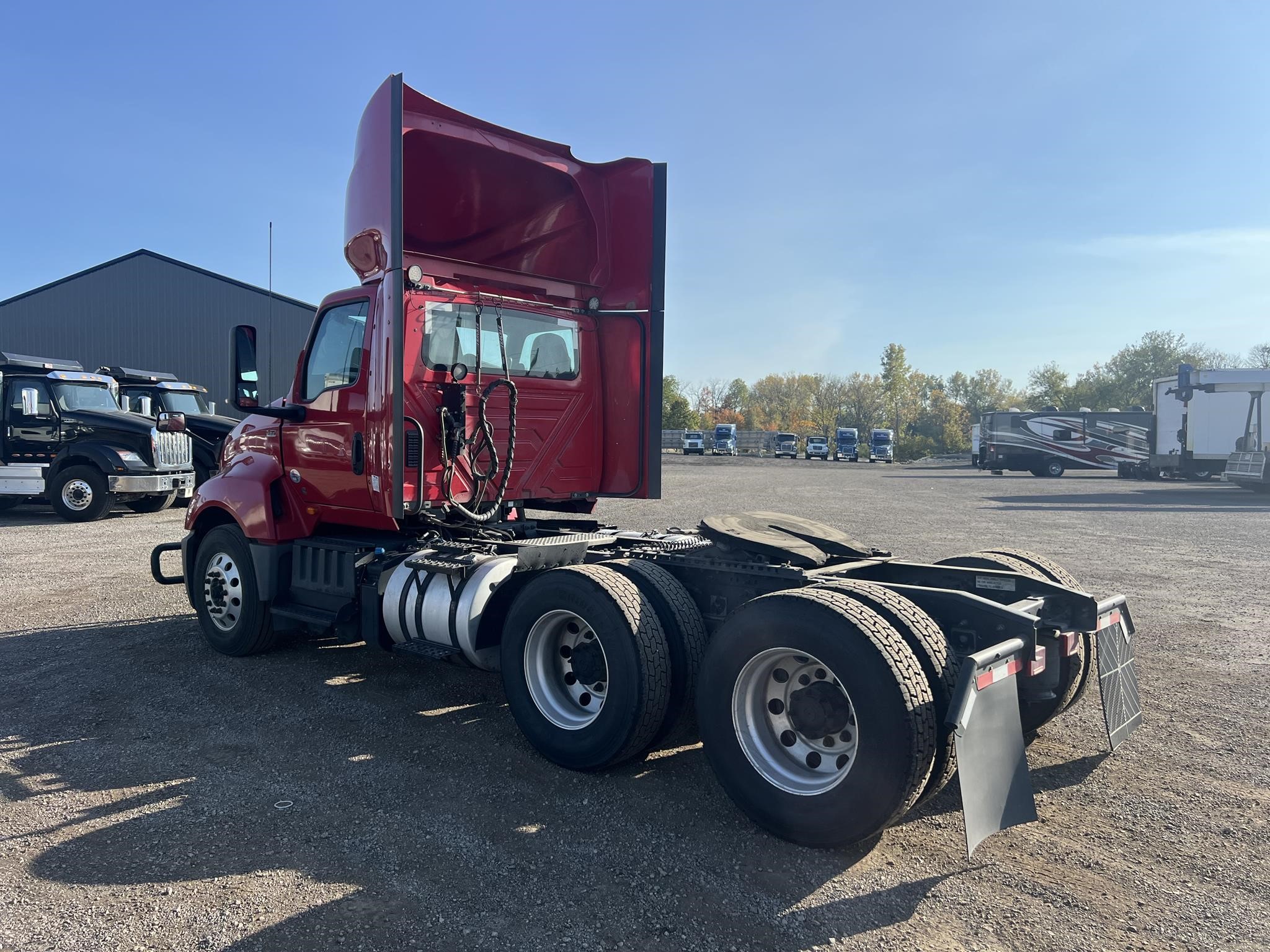 2019 INTERNATIONAL LT - image 4 of 6