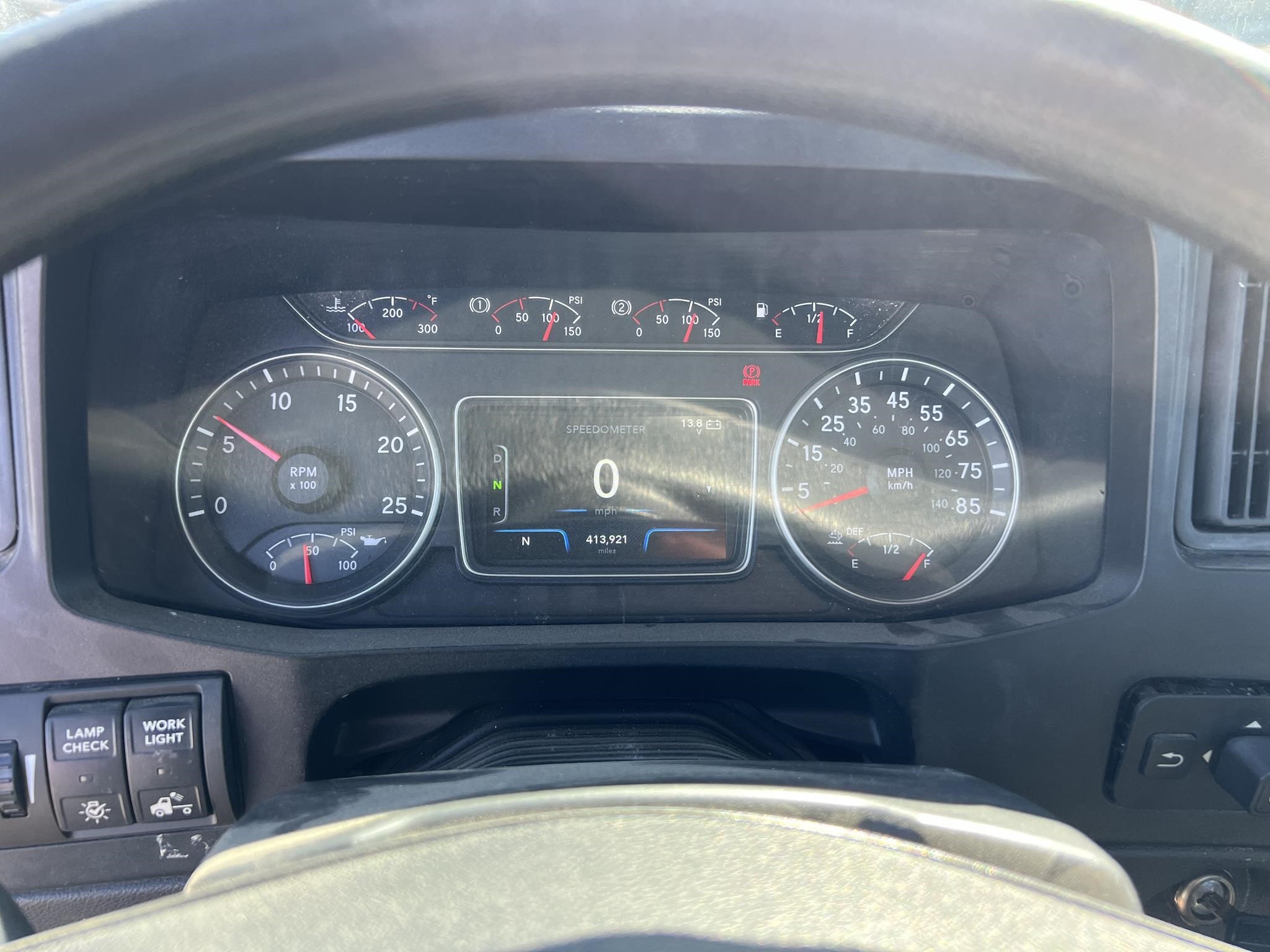 2019 INTERNATIONAL LT - image 4 of 6