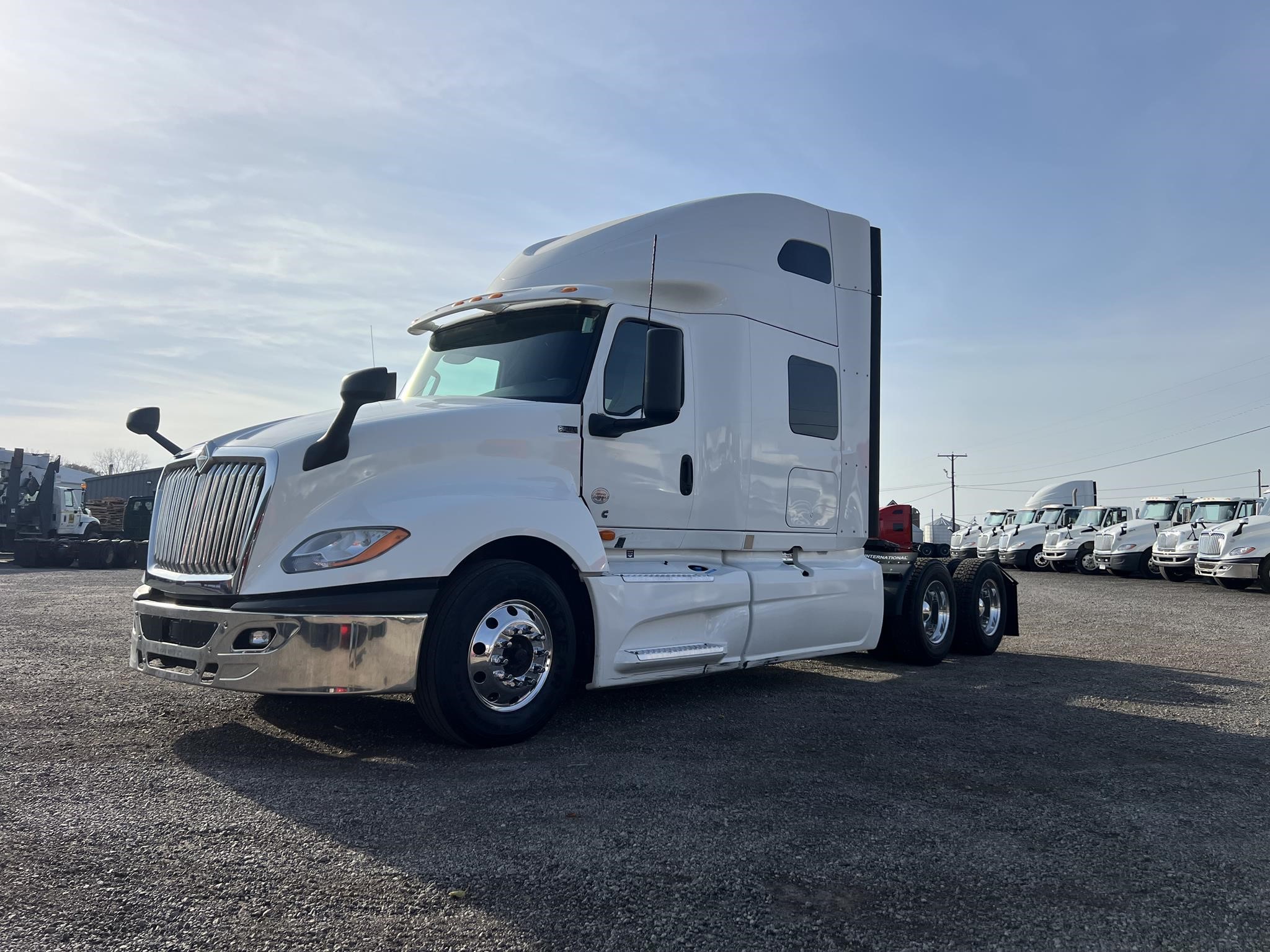 2019 INTERNATIONAL LT - image 2 of 6