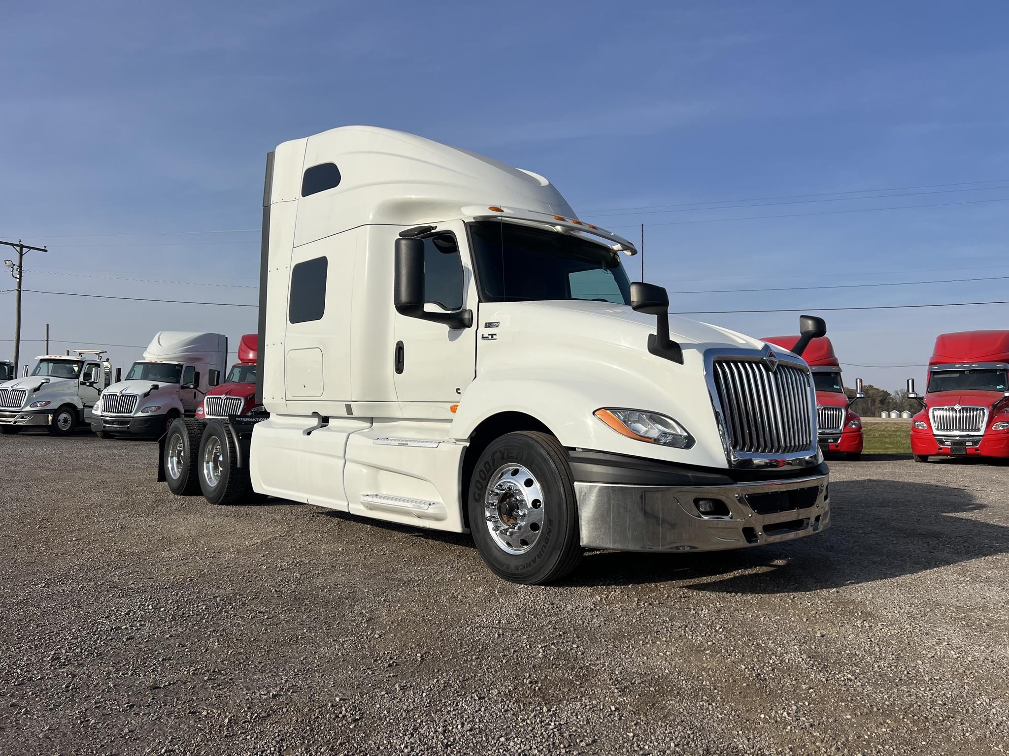 2019 INTERNATIONAL LT - image 1 of 6