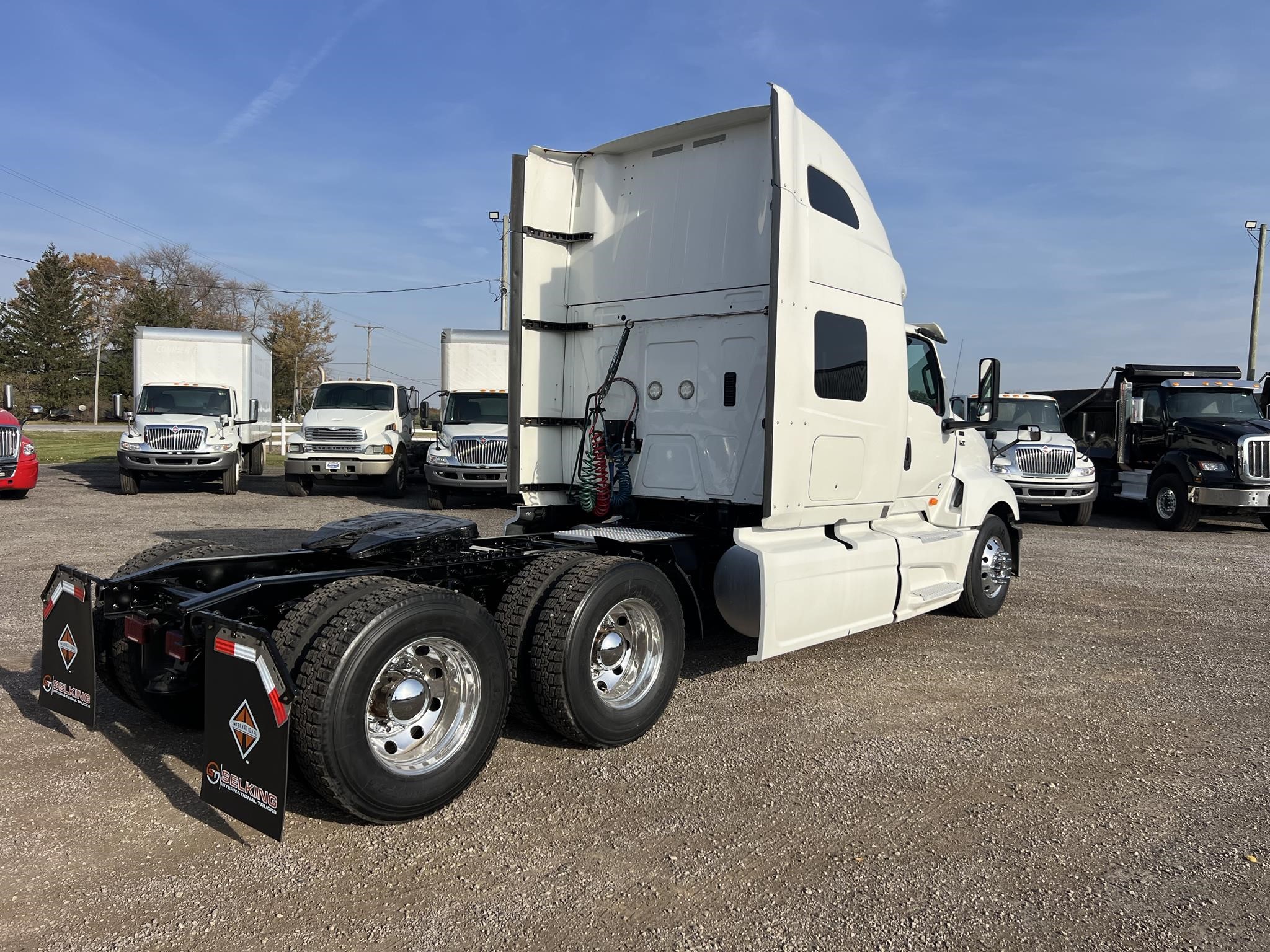 2019 INTERNATIONAL LT - image 4 of 6